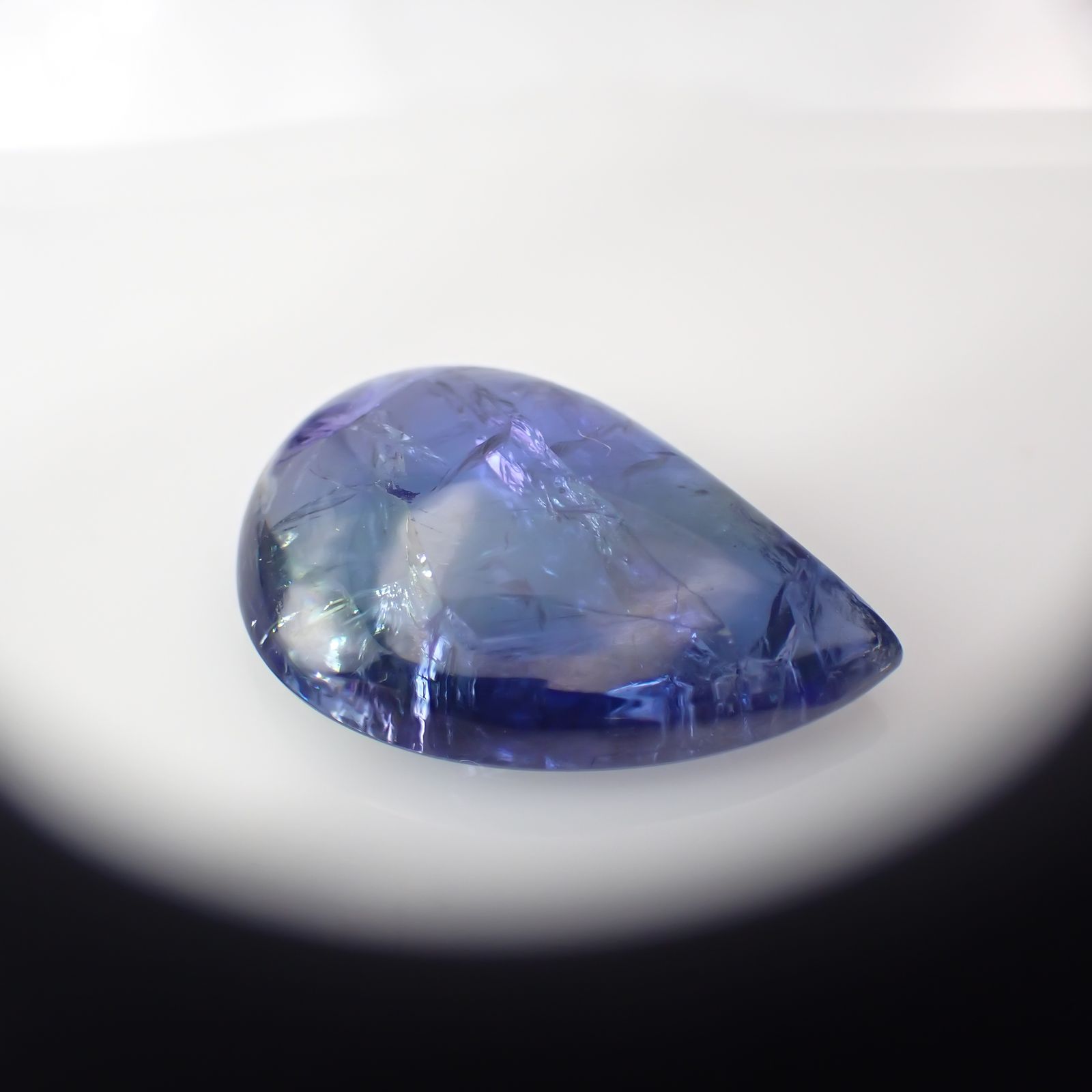 ◇カスタムカット◇バイカラータンザナイト  タンザニア産 27.58ct [241129477]26.7x19.2mm前後
