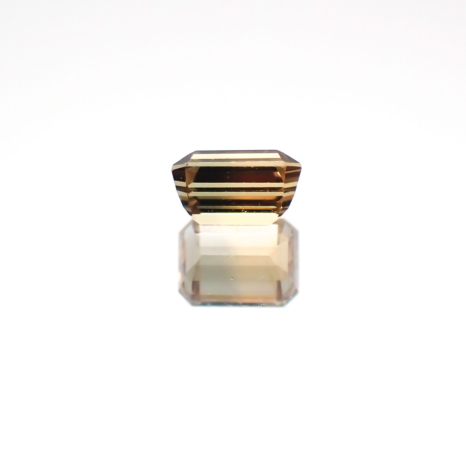 バイカラーサファイア(宝石名バイカラー・サファイア)タンザニア産 0.30ct 識別済[230622380]3.9x2.8mm前後