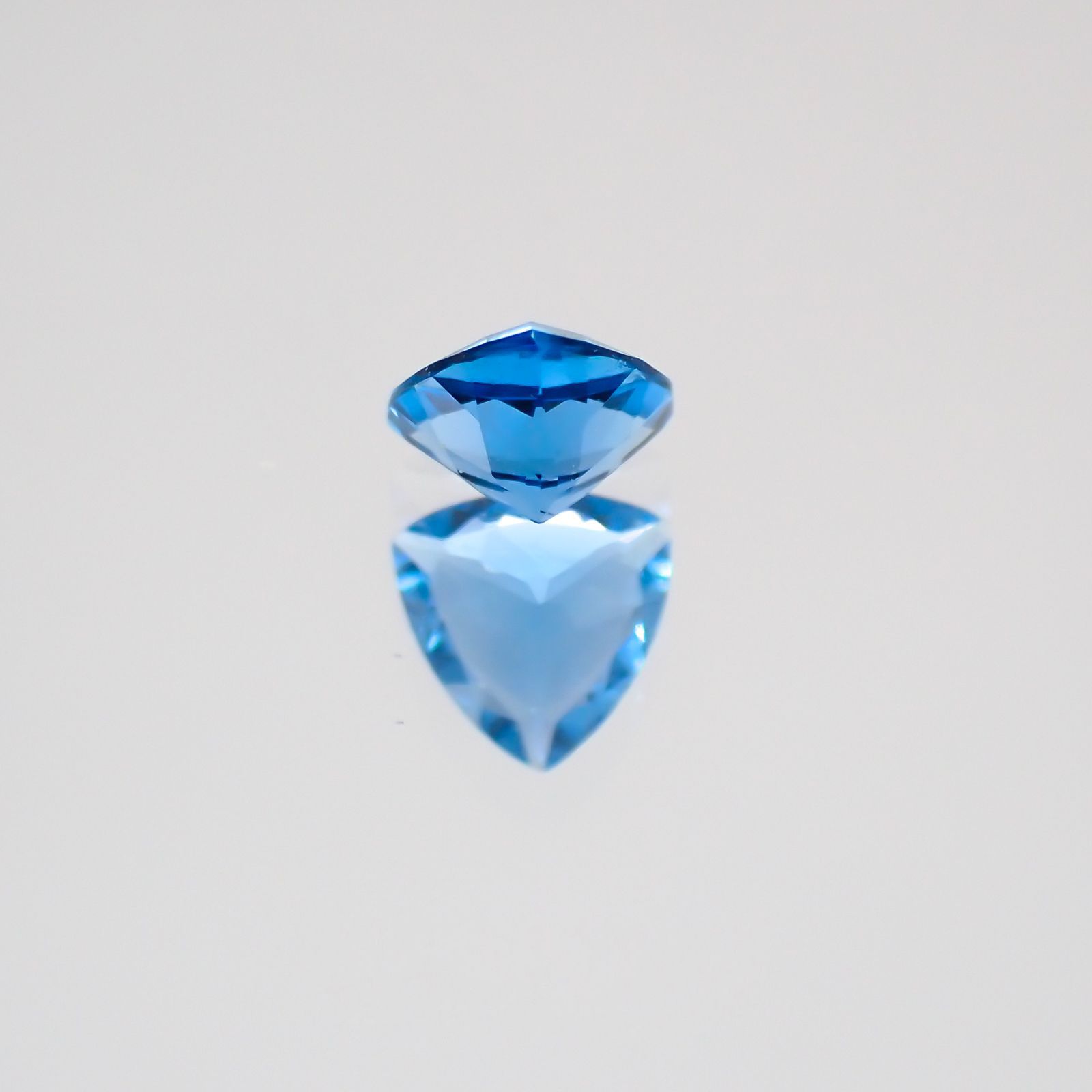 アウイナイト ドイツ産 ルース 0.13ct[20063065]3.6×3.6mm前後