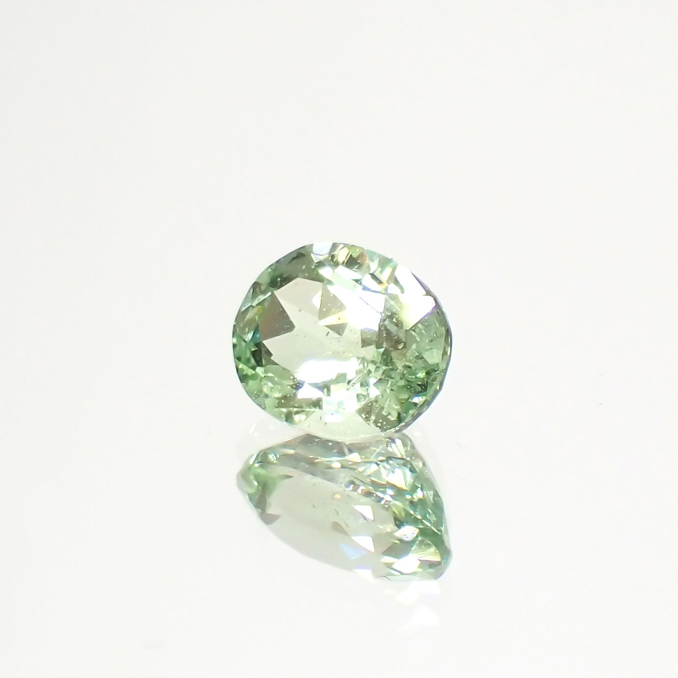 バナジウムコーネルピン(宝石名コーネルピン)タンザニア・タンガ州産 0.55ct 識別済[230521916]5.6x4.3mm前後
