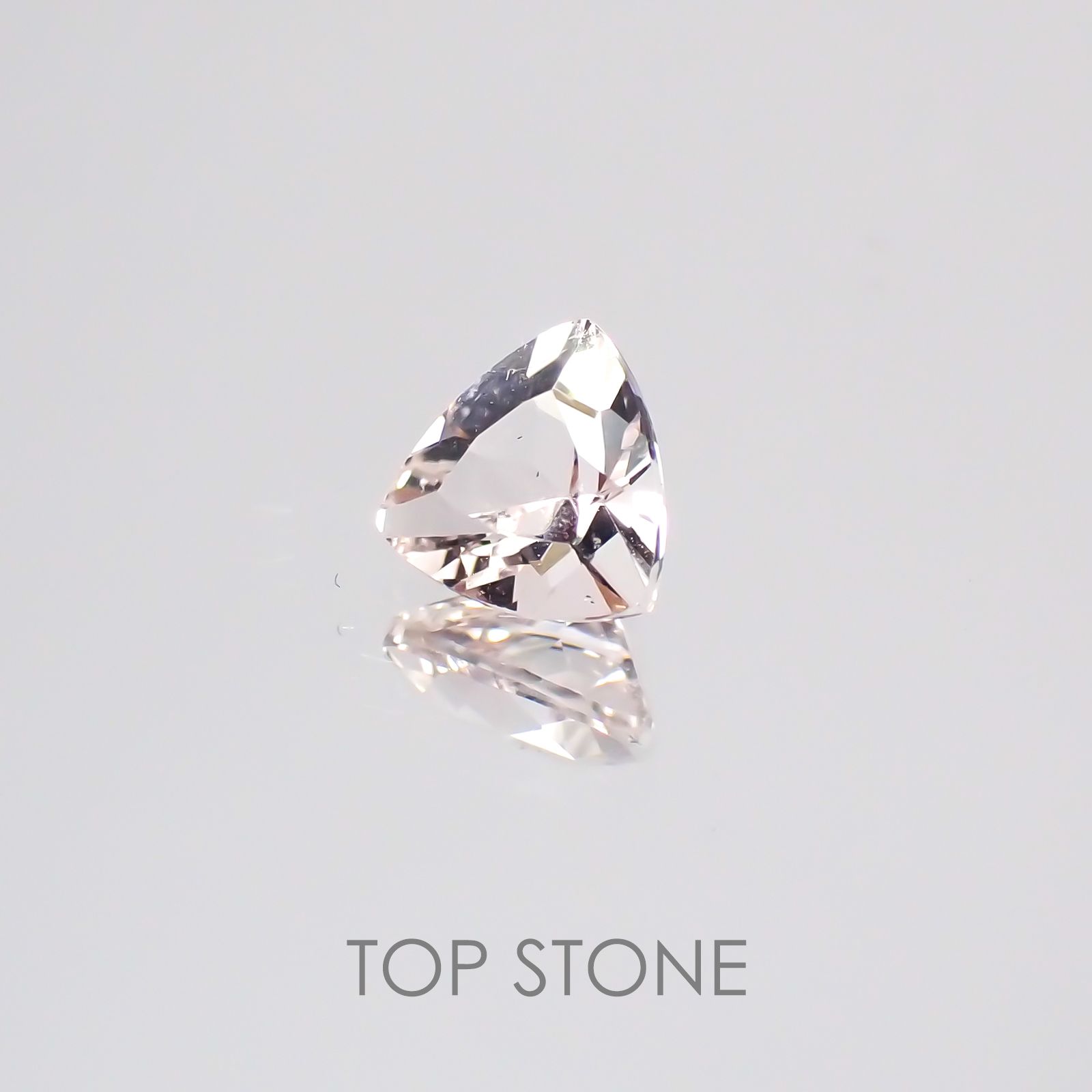 モルガナイト ナイジェリア産 ルース 0.42ct[20128567]5.1×5.2mm前後