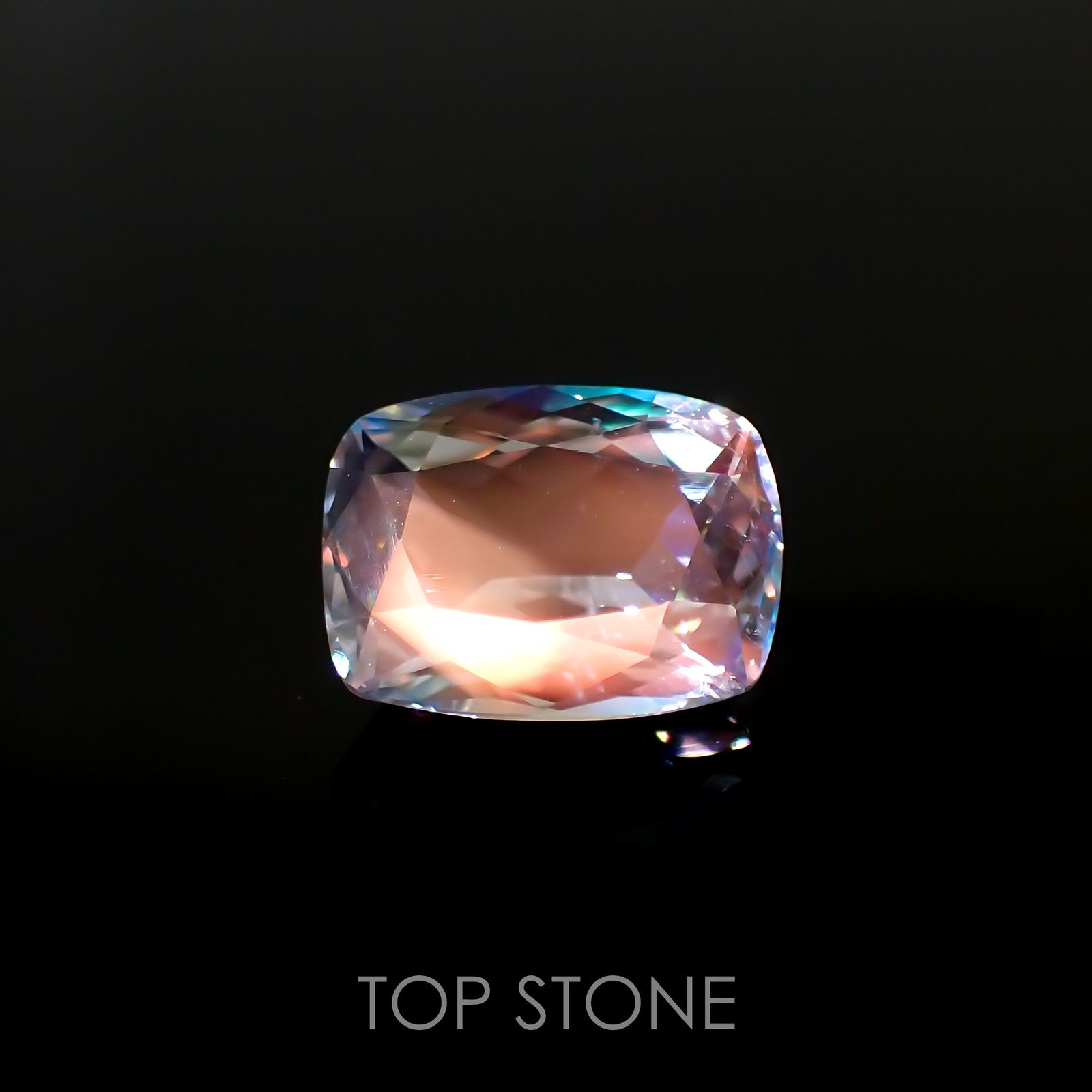 レインボームーンストーン(宝石名ラブラドライト) マダガスカル産 1.598ct ソ付(彩珠)[210711771]8.4×6.3mm前後