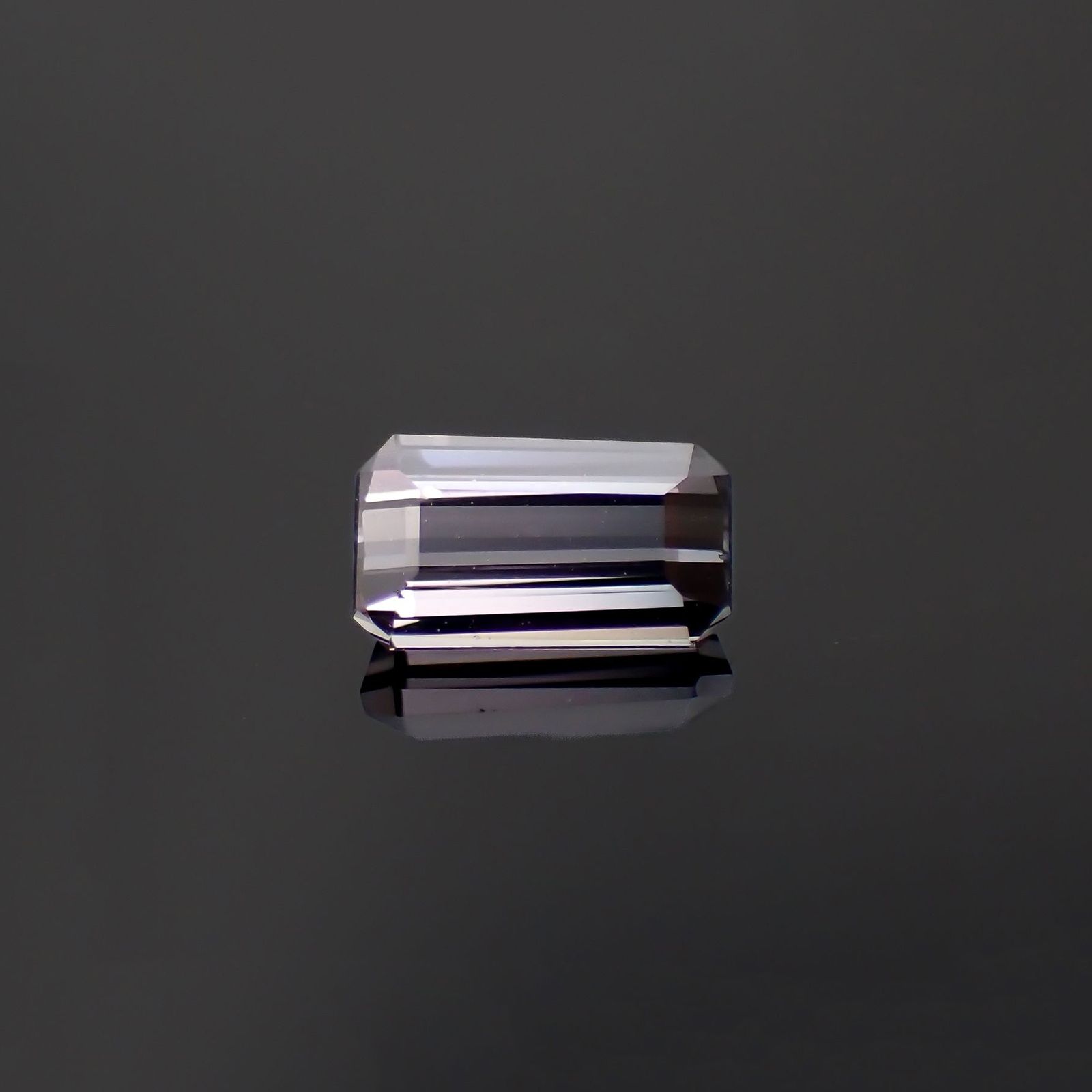 バイカラースピネル フルオレッセンス タンザニア/マダガスカル産 0.62ct / 6.1x3.5mm前後 [230722677]