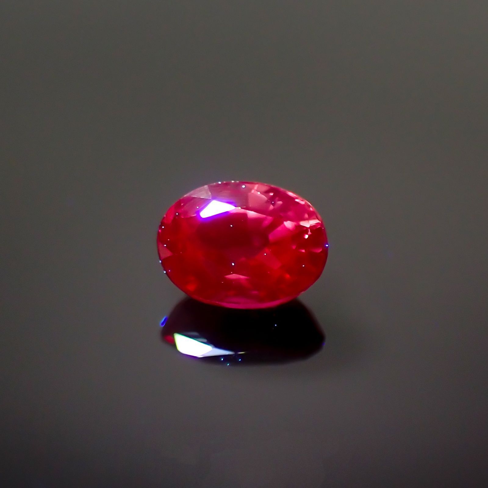 ルビー(宝石名ルビー)タンザニア産 0.24ct 識別済[220115039]3.9x2.9mm前後