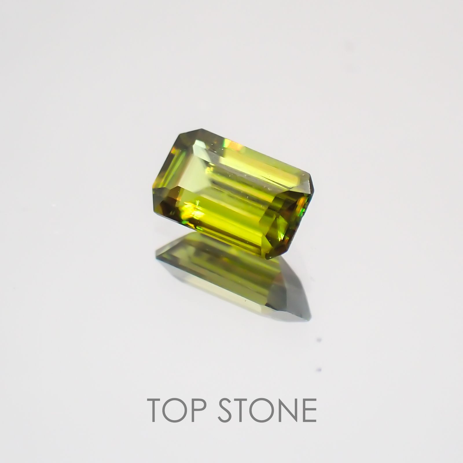 スフェーン(宝石名スフェーン) パキスタン産 0.25ct 識別済[21059444]4.9×2.8mm前後