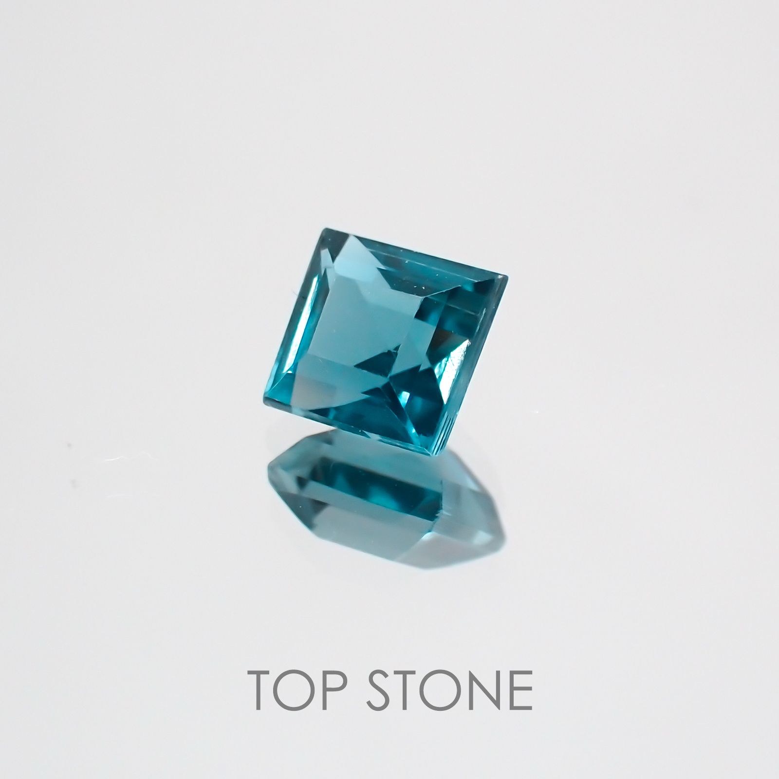 オーシャンブルーカイヤナイト インド産 ルース 0.74ct[210410519]4.5×4.3mm前後