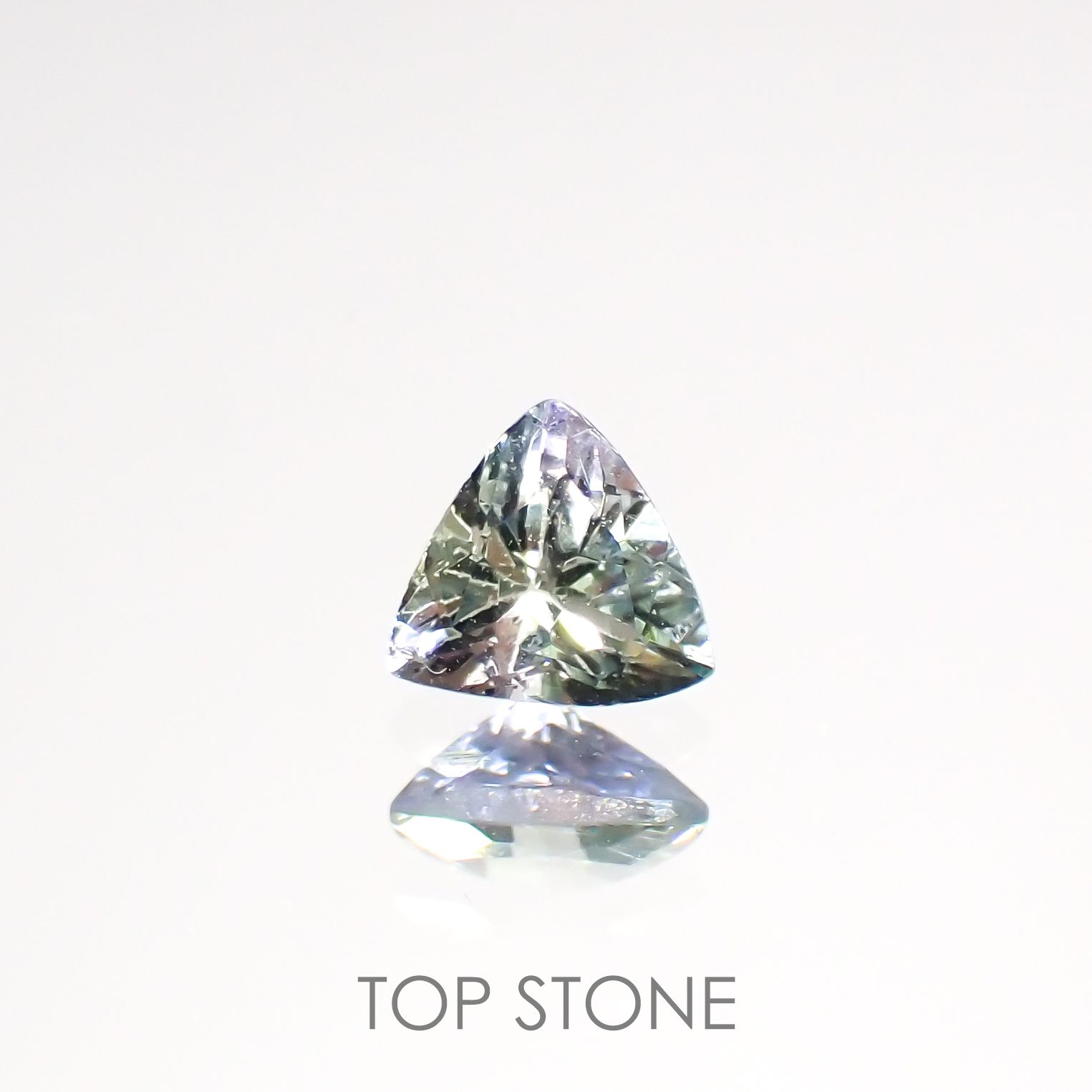 バイカラータンザナイト(宝石名ゾイサイト)タンザニア産 0.44ct 識別済[220515896]5x5.1mm前後
