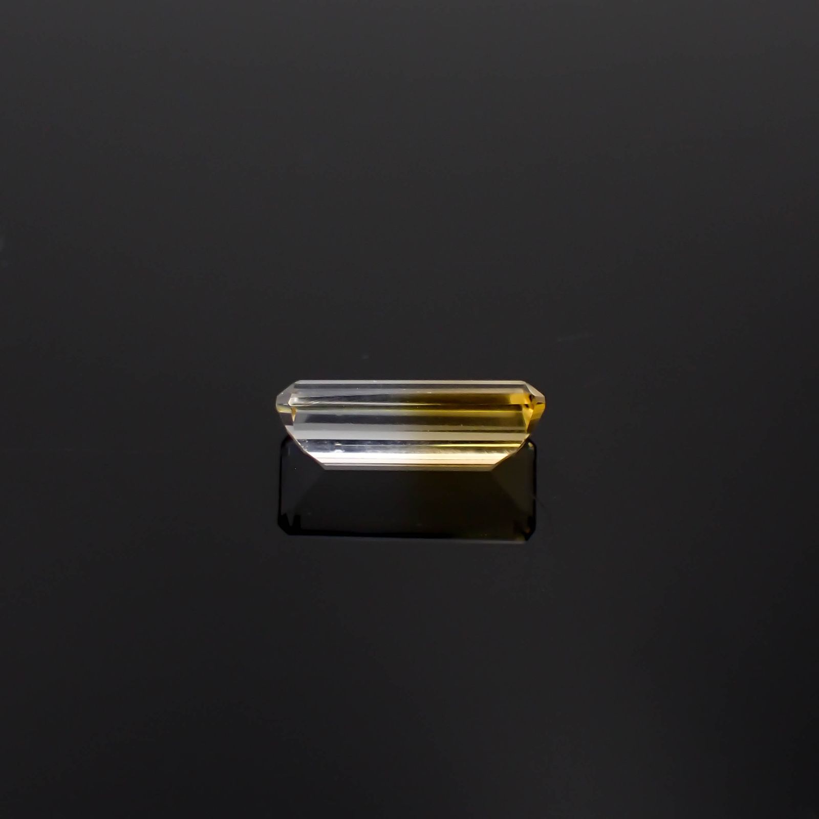 バイカラーシトリン ブラジル・ミナスジェライス州産 8.12ct[240326469]19.2x8.3mm前後