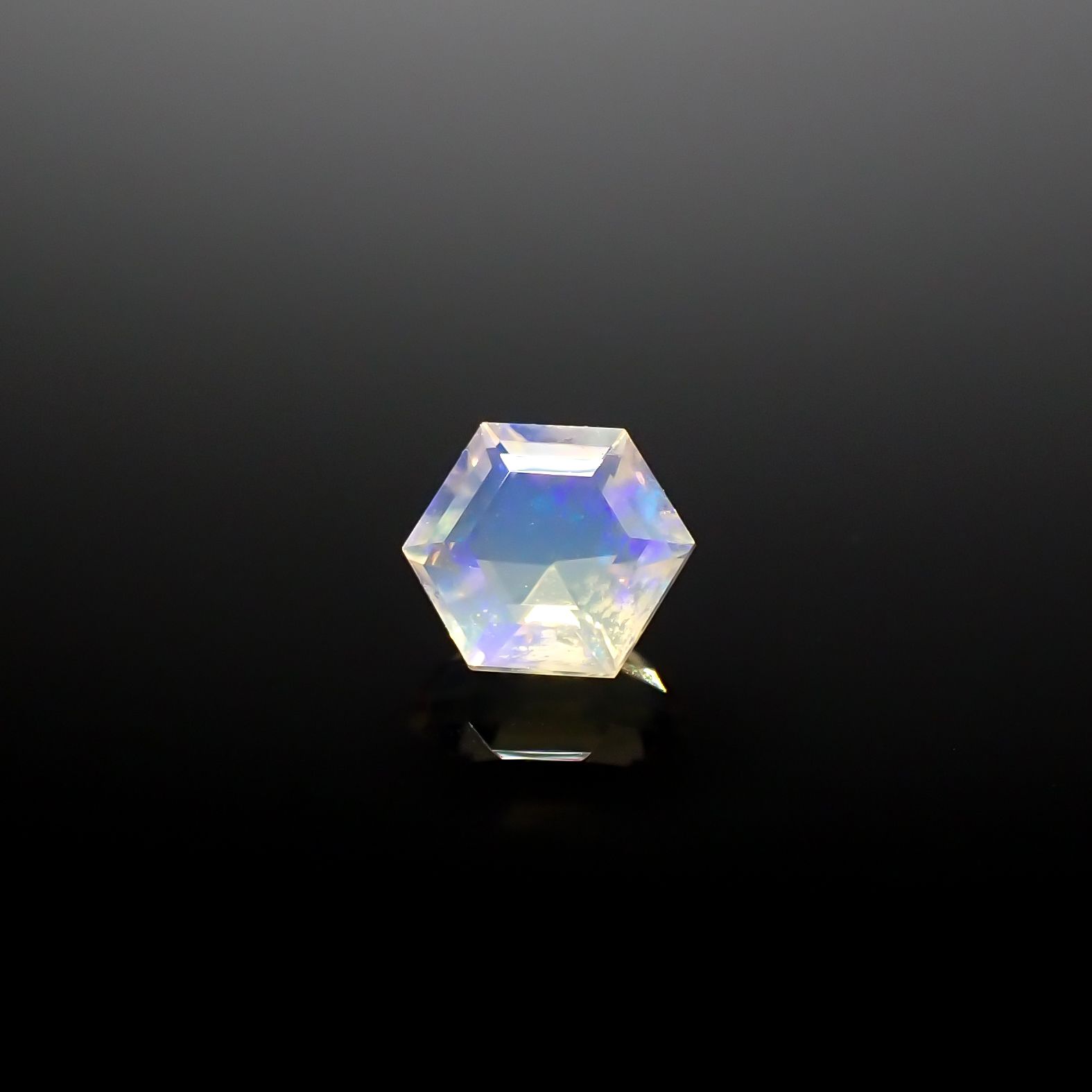 ◇ヘキサゴンカット◇エチオピアオパール エチオピア産 0.17ct[240226211]4x3.8mm前後