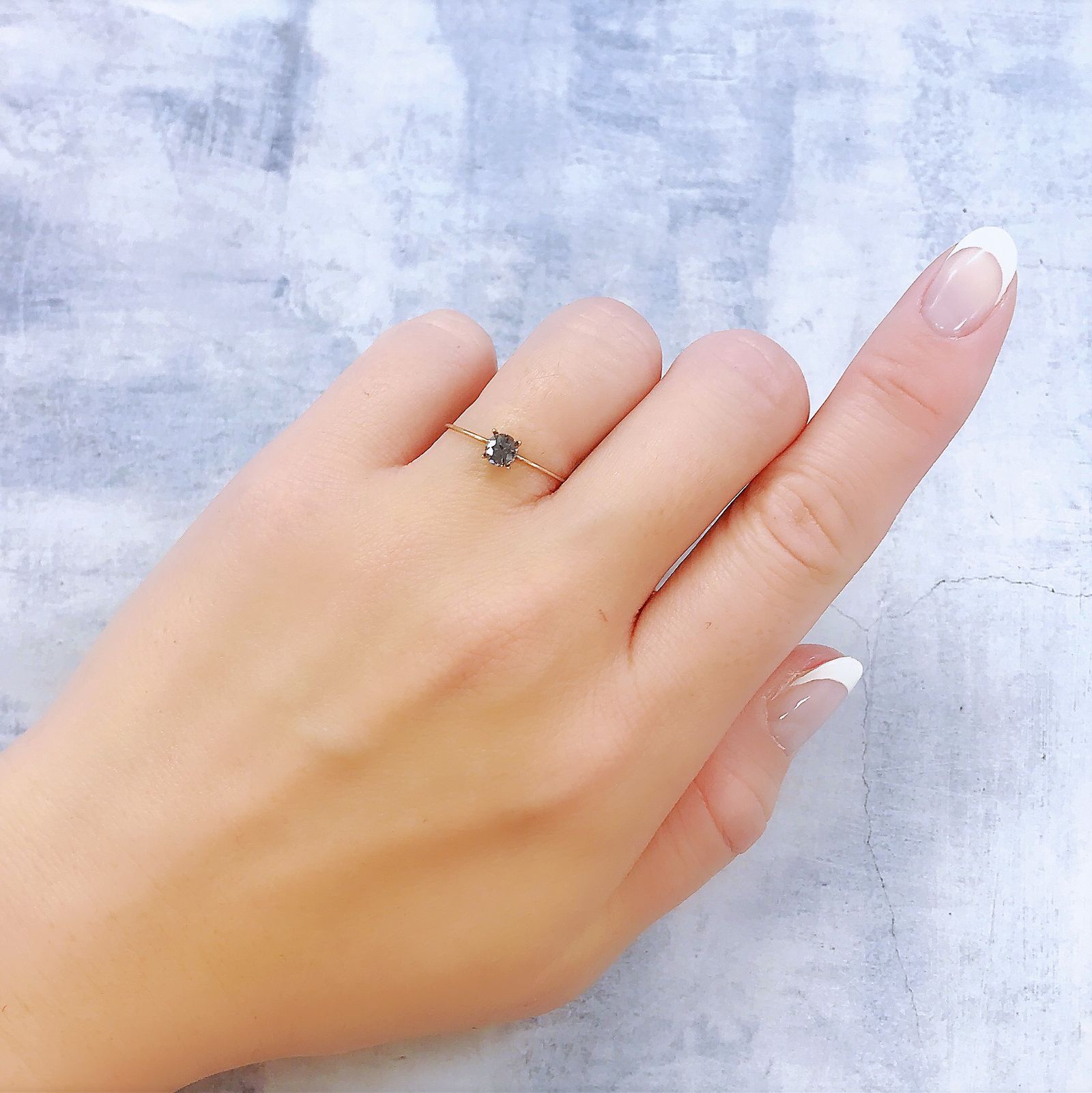 グレイッシュブルースピネル(宝石名スピネル)ビルマ/マダガスカル産 0.35ct 識別済[221219499]4.1x4.1mm前後