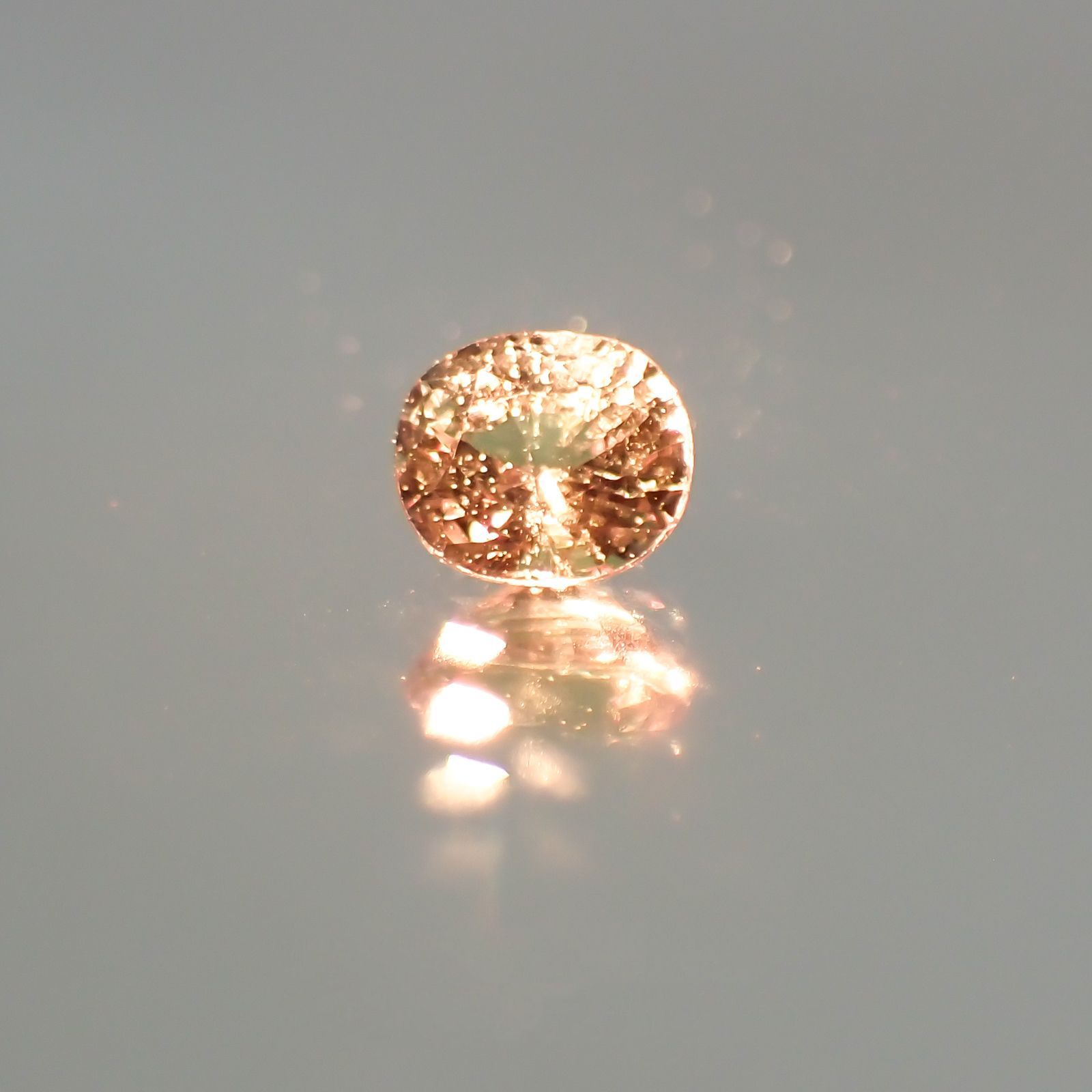 アレキサンドライト(宝石名アレキサンドライト) マダガスカル産 0.210ct ソ付(彩珠)[20117007]3.6×3.1mm前後