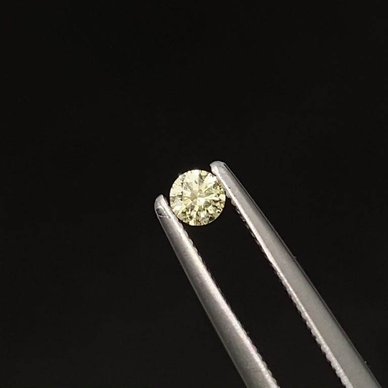 ライトイエローダイヤモンド TTLC | I 0.098ct / 2.9x2.9mm前後 
