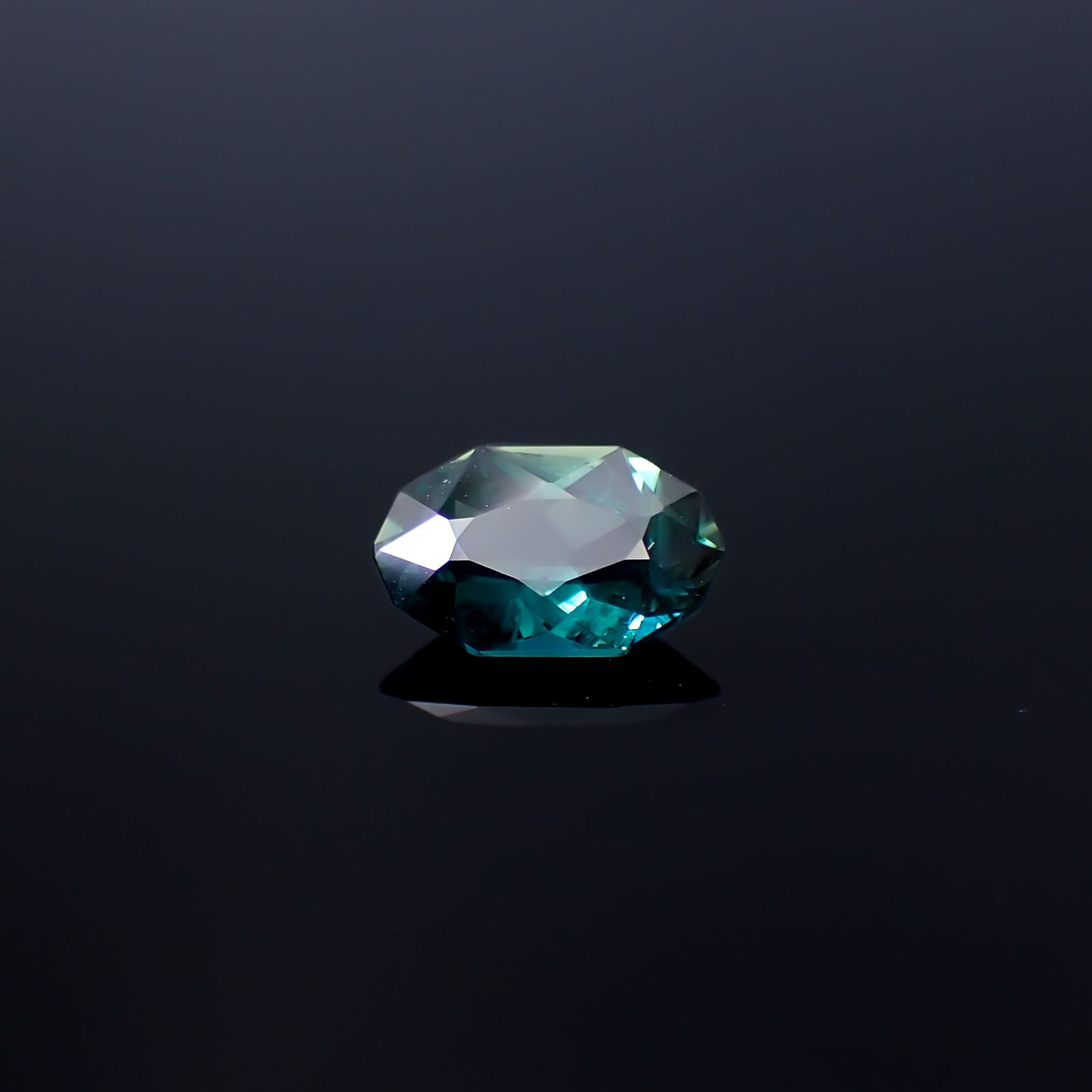 ◇カスタムカット◇バイカラーサファイア オーストラリア産 1.55ct [250229829]9.2x5.9mm前後