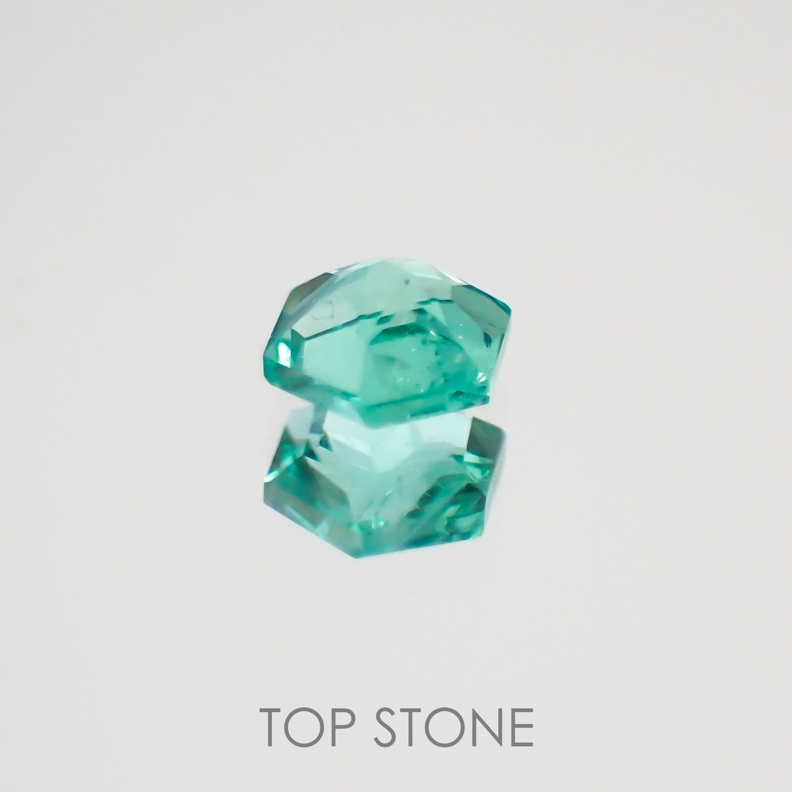 ◇ヘキサゴンカット◇エメラルド(宝石名エメラルド) ザンビア産 0.11ct 識別済[210611007]3×3mm前後