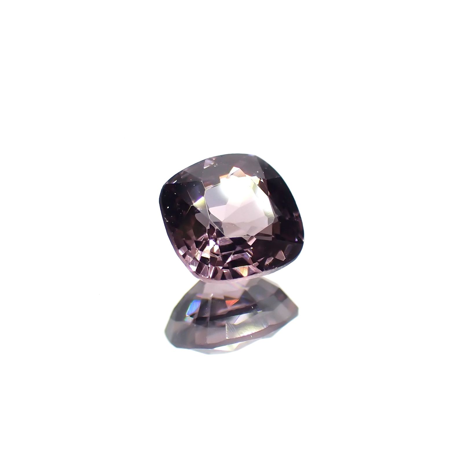 パープルスピネル(宝石名スピネル)ビルマ産 識別済 1.41ct / 6.7x6.5mm前後 [231124302]
