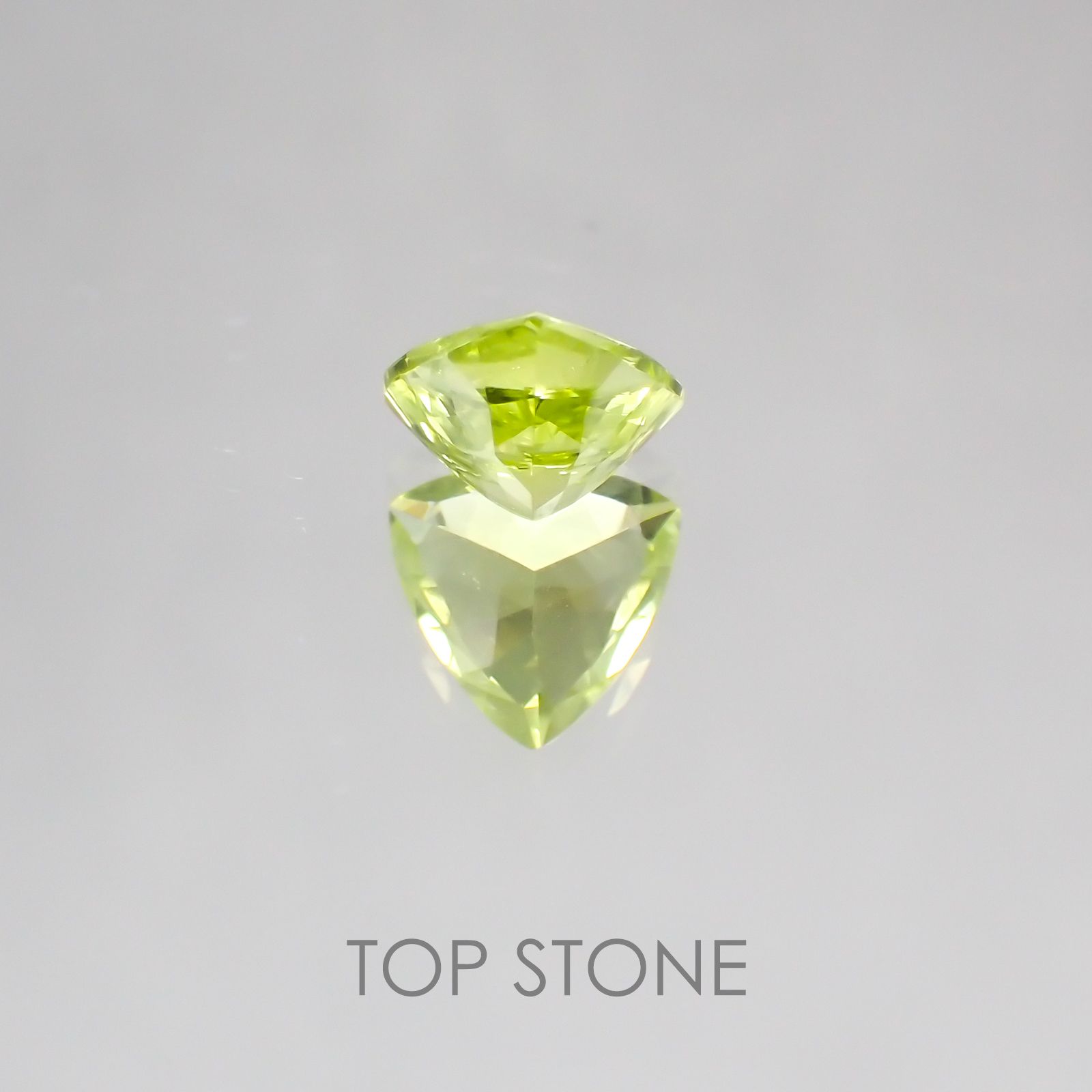 パロットクリソベリル インド産 ルース 0.76ct[20128564]5.8×5.7mm前後