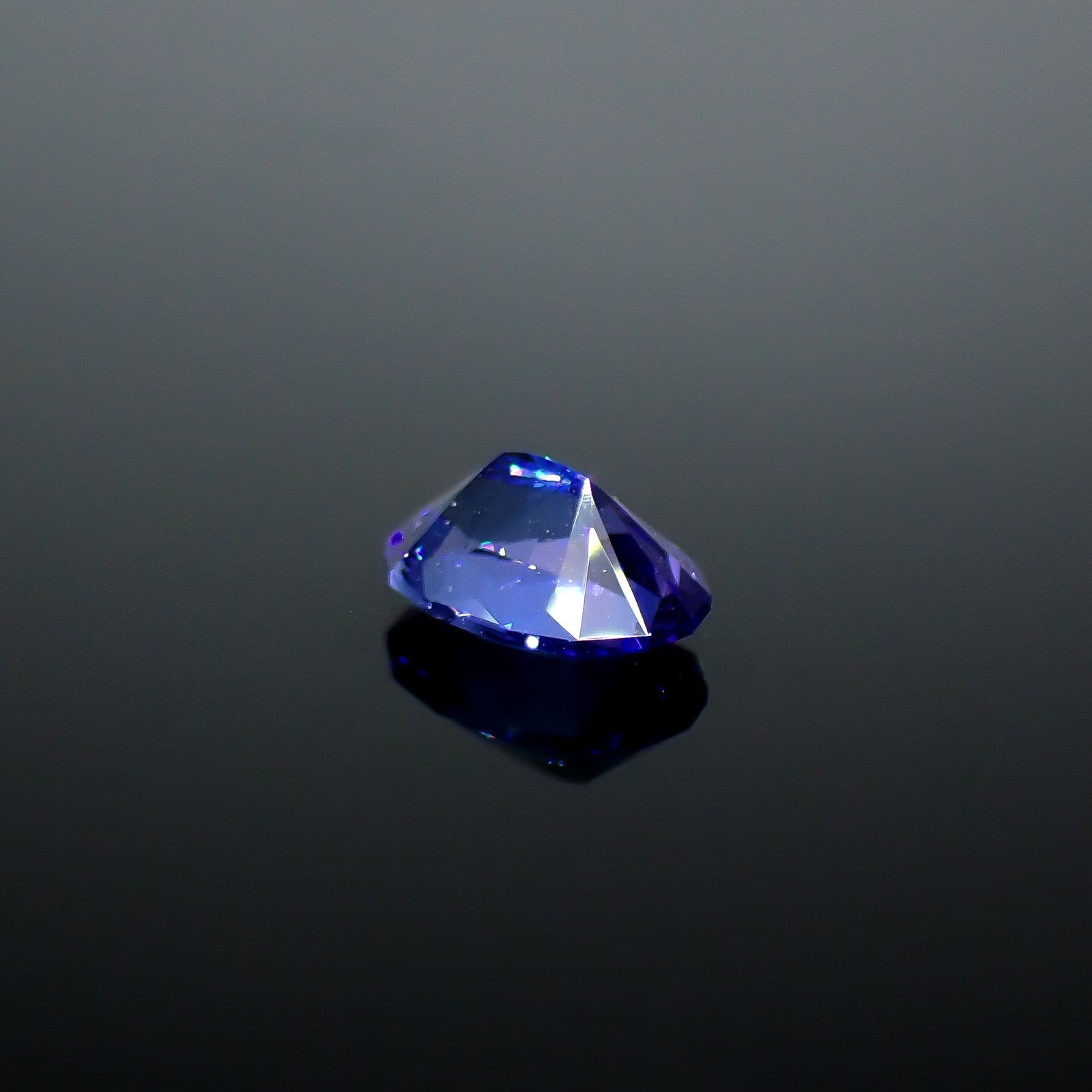 ◇カスタムカット◇タンザナイト(宝石名タンザナイト)タンザニア産 識別済 2.78ct / 10.5x7.4mm前後 [251031290]