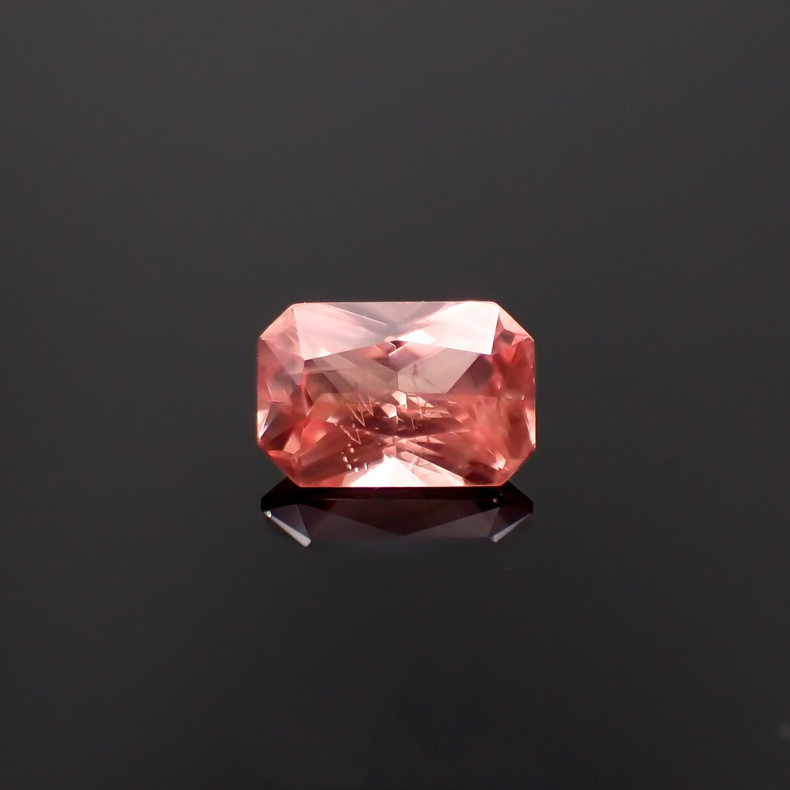 ロードクロサイト(宝石名ロードクロサイト)アメリカ・コロラド州産 識別済 0.56ct / 5.9x3.9mm前後 [251120723]