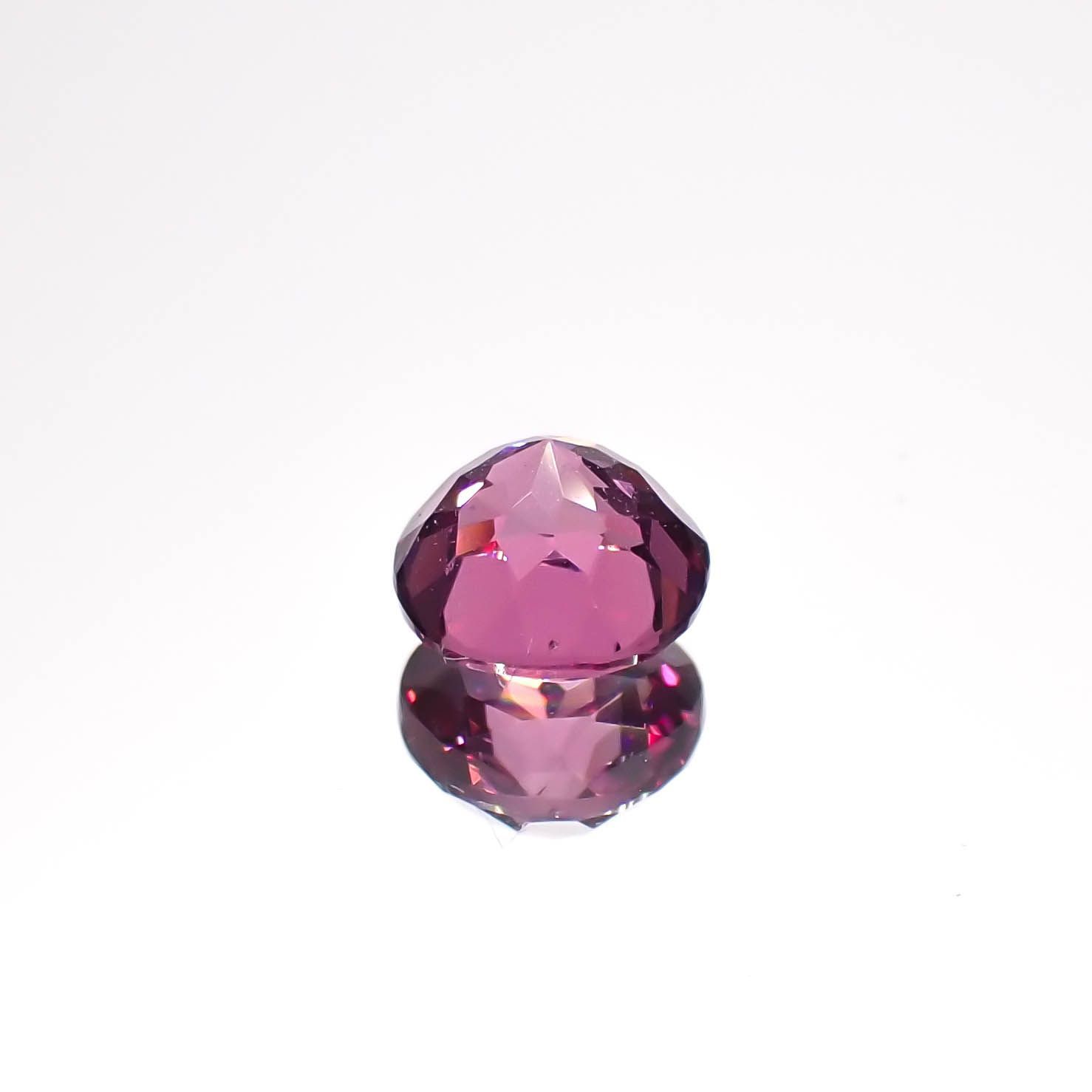 カラーシフトマラヤガーネット(宝石名ガーネット)タンザニア産 0.84ct 識別済[230120271]5.4x5.4mm前後