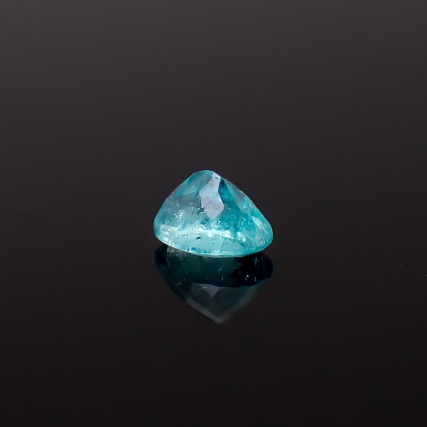パライバトルマリン ブラジル・パライバ州バターリャ鉱山産 0.24ct / 4.3x3.2mm前後 [260932810]