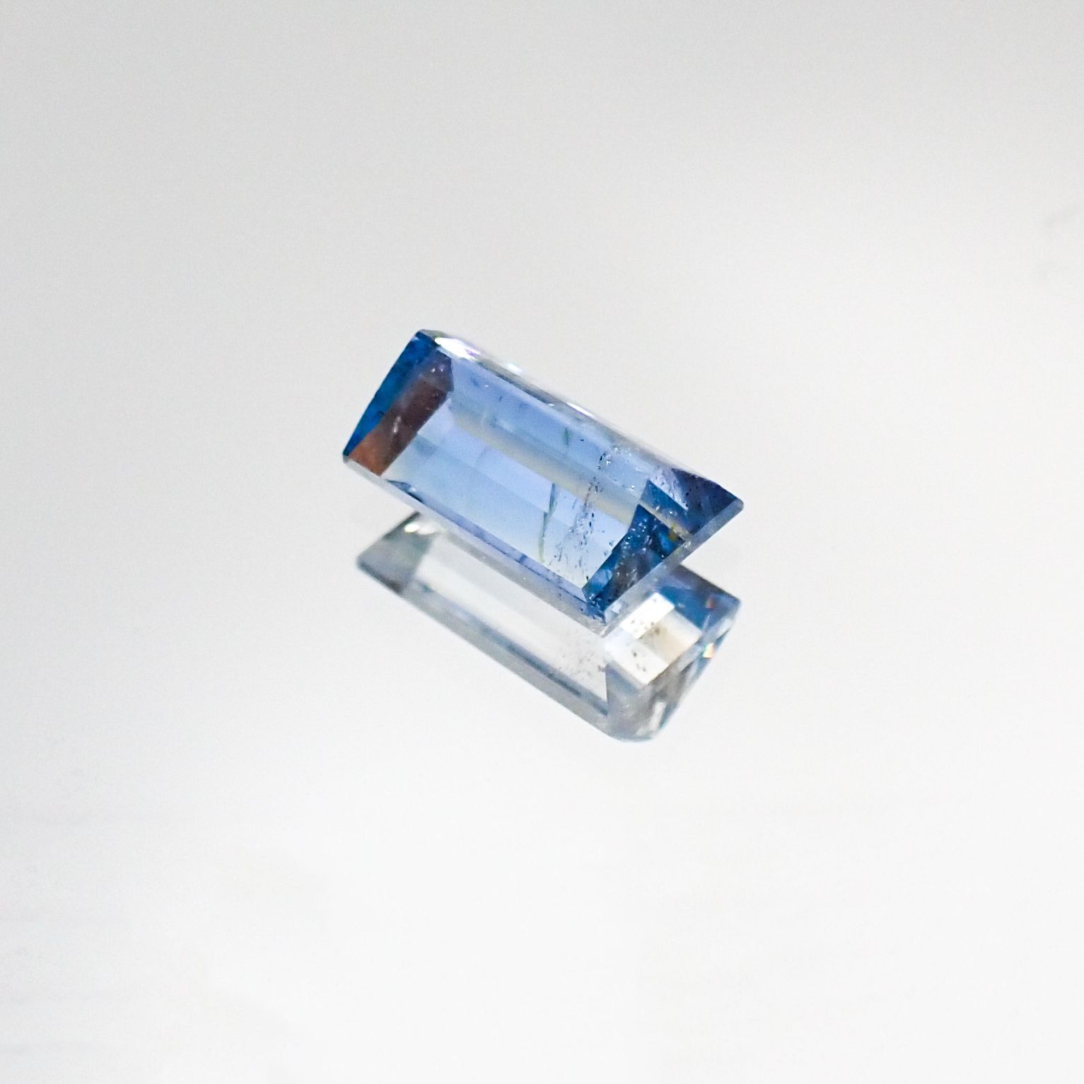 ジェレメジェバイト(宝石名エレメジェバイト) ナミビア産 0.494ct ソ付(彩珠)[20085121]5.6×3.5mm前後