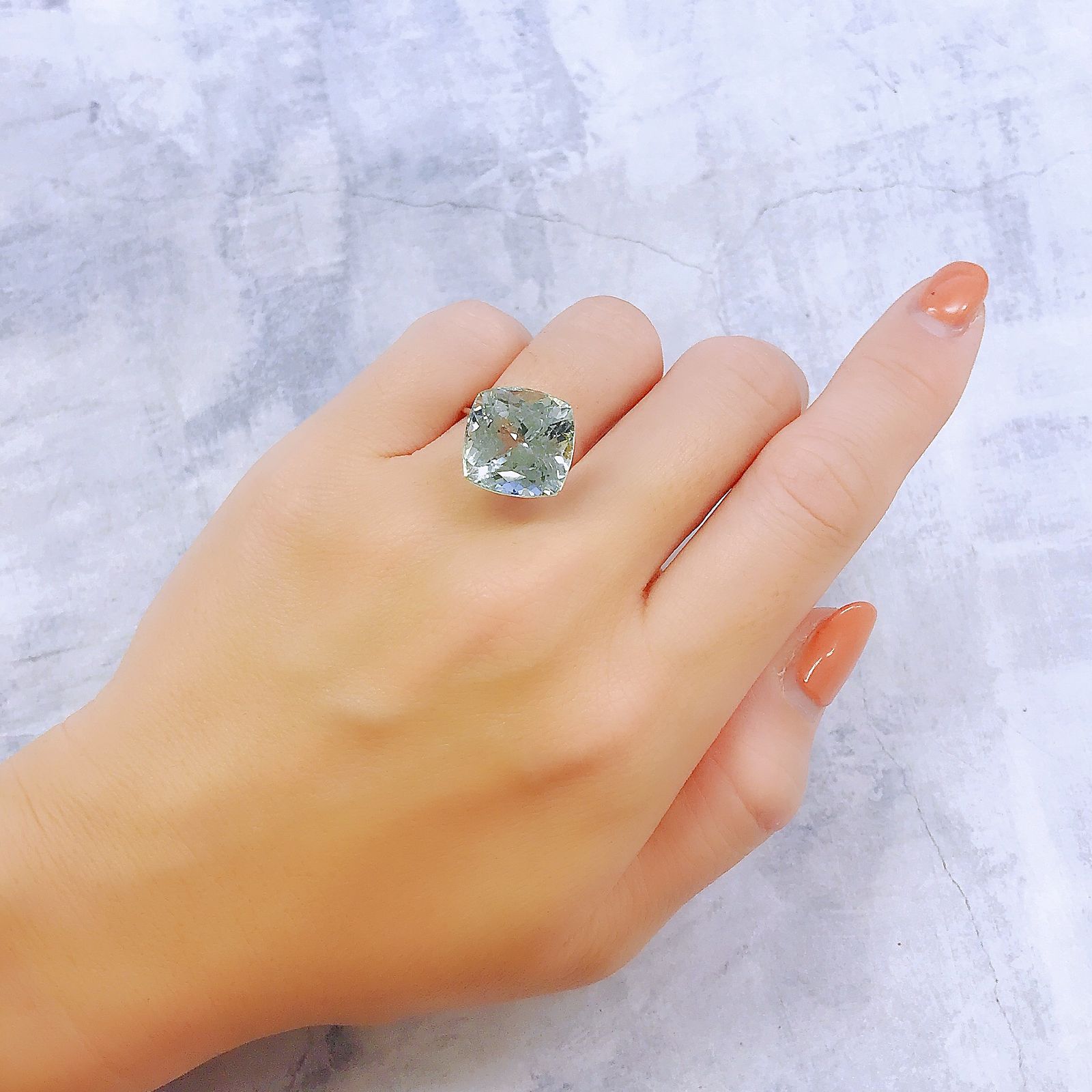 ブルースポジュミン フルオレッセンス(宝石名スポジュミン)アフガニスタン産 13.56ct ソ付(彩珠)[221018695]14x13.7mm前後