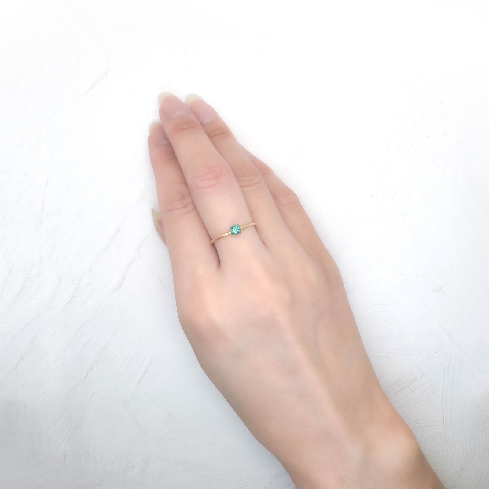 グランディディエライト マダガスカル産 0.18ct / 3.5x3.5mm前後 [250931105]