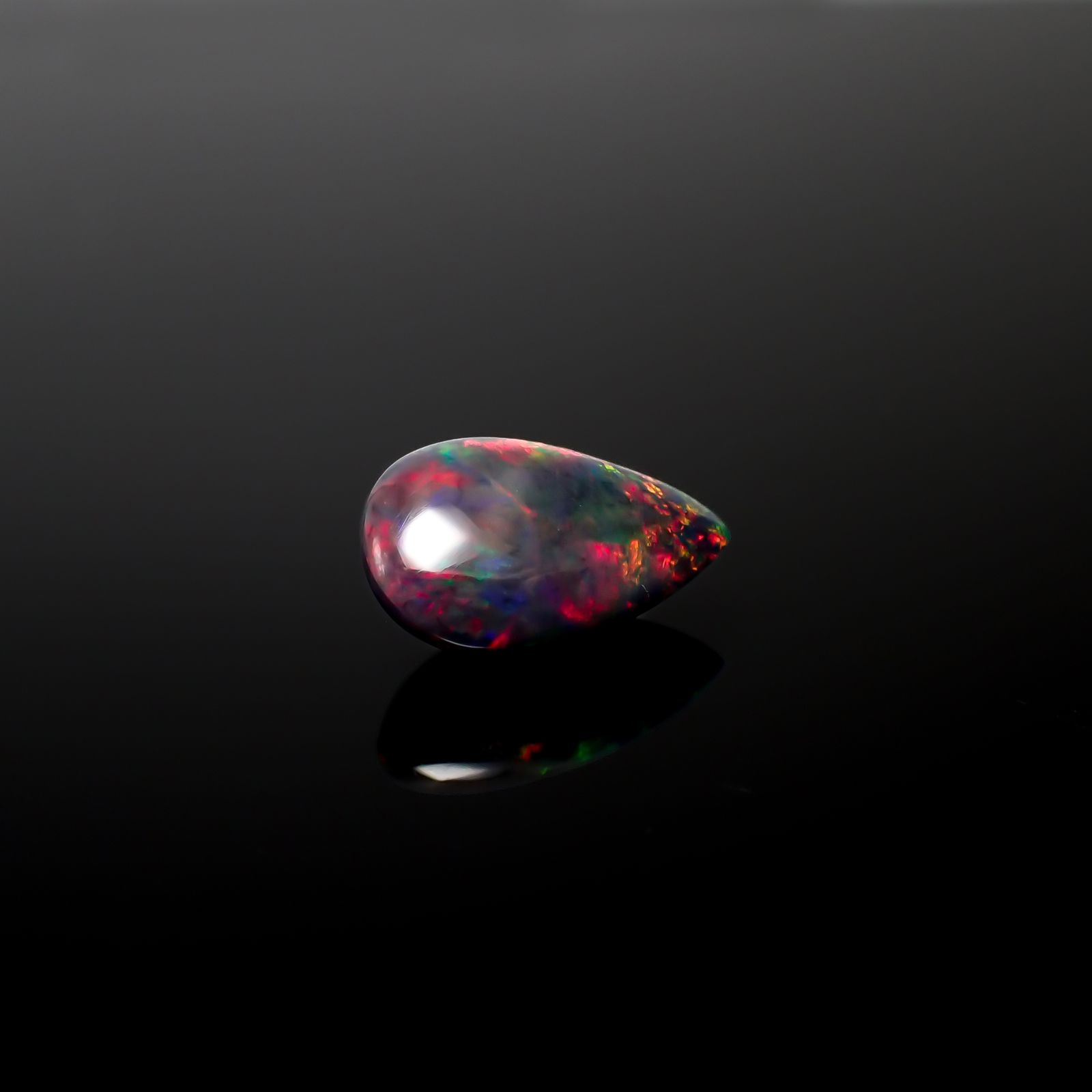 ブラックオパール(宝石名オパール/加熱処理)エチオピア産 4.68ct 識別済[240326537]16.3x10.1mm前後