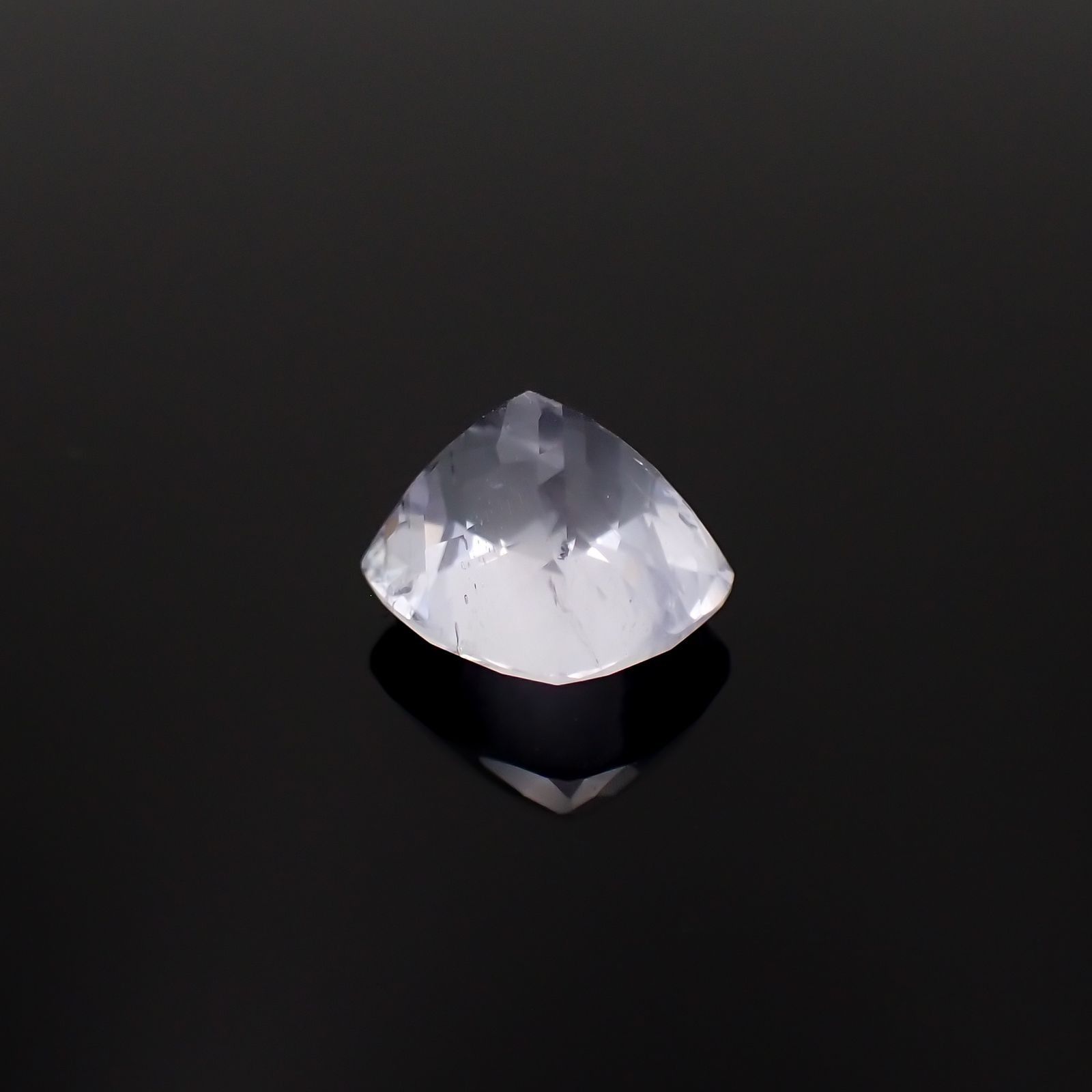 スキャポライト フルオレッセンス ミャンマー・モゴック産 4.22ct / 10.1x9.2mm前後 [230421436]