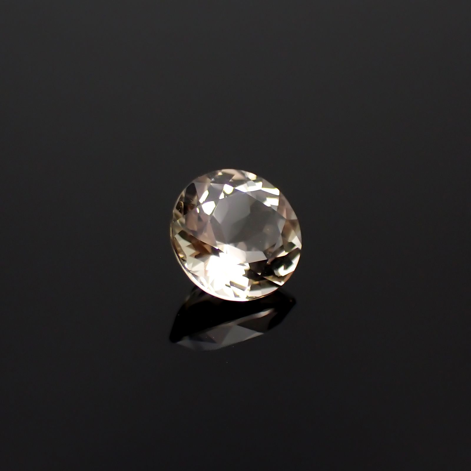含バリウム・サニディン(宝石名サニディン)ドイツ産 1.38ct 識別済[231224971]7.4x7.4mm前後