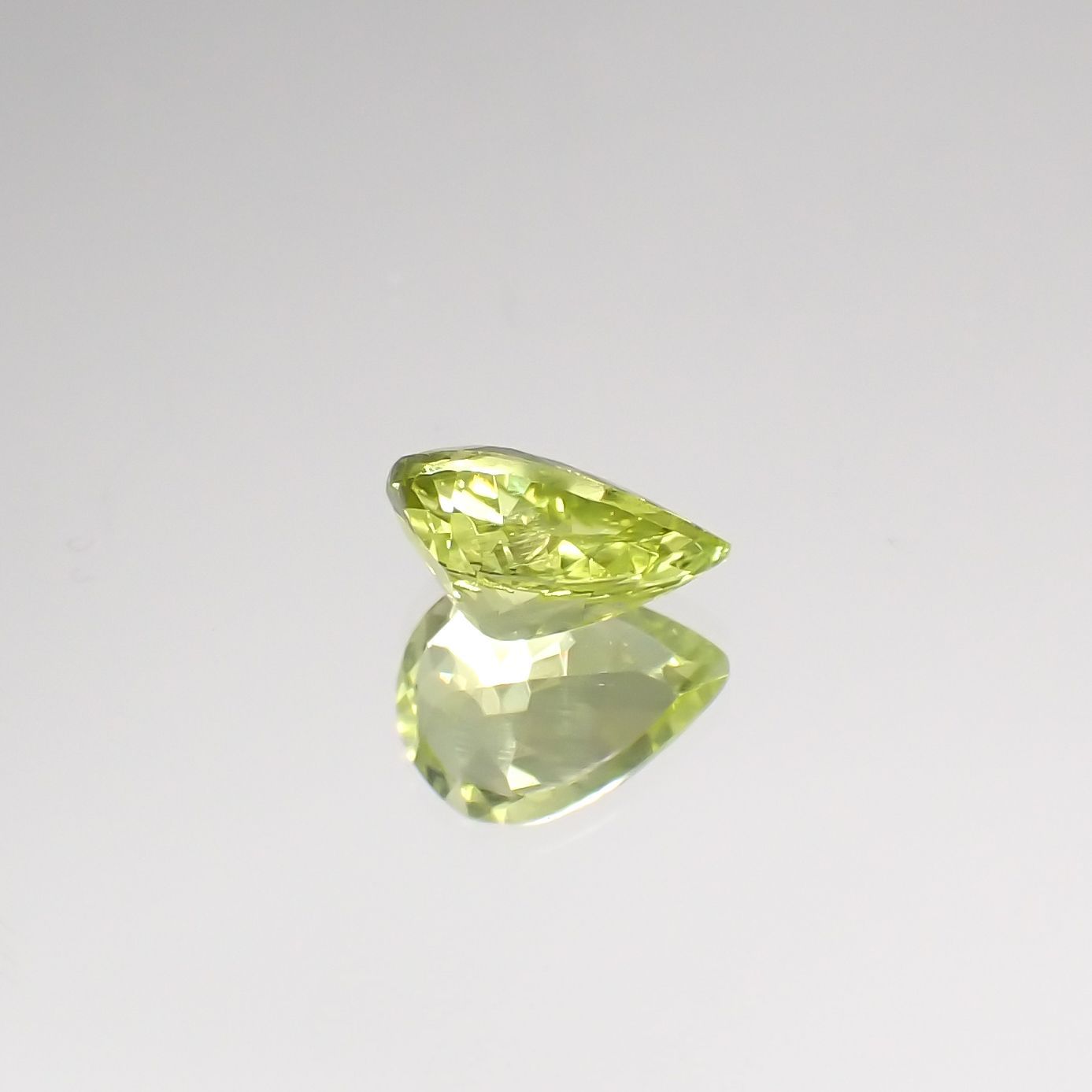 パロットクリソベリル(宝石名クリソベリル) インド産 0.81ct 識別済[210711521]7.1×5.2mm前後