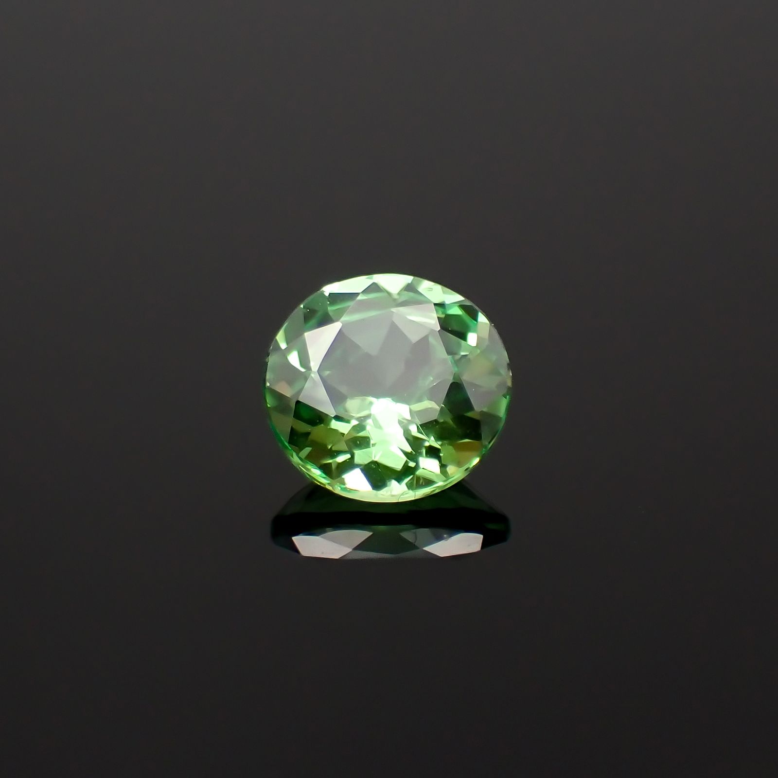 ツァボライト タンザニア産 0.93ct[231023566]6.2x6.2mm前後