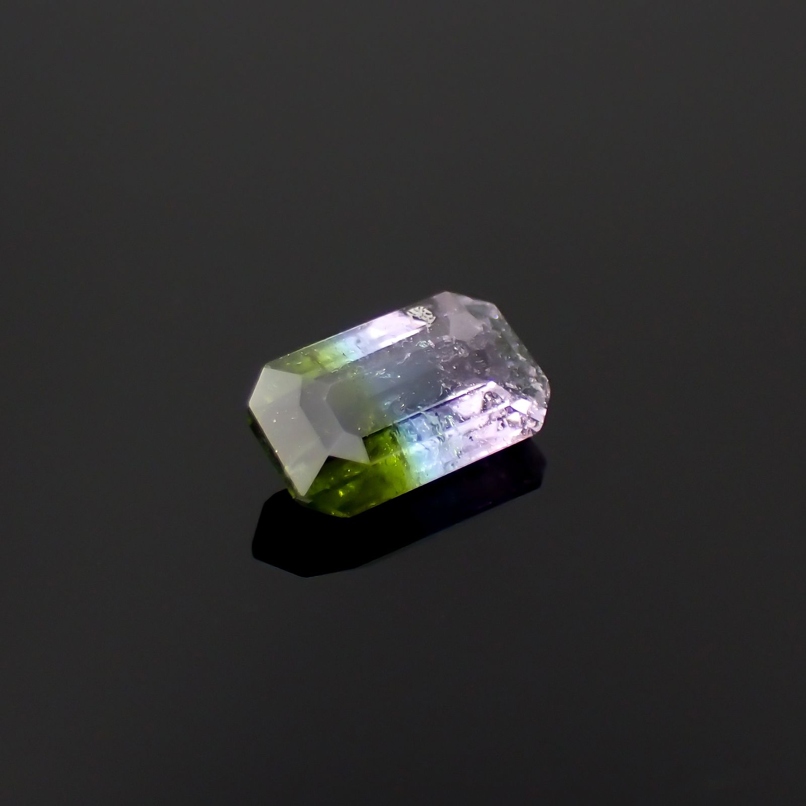 パーティカラーパライバトルマリン 非加熱(宝石名トルマリン/別名パライバ・トルマリン)ブラジル産 0.48ct GIA鑑付[230421904]6.57x3.92mm前後