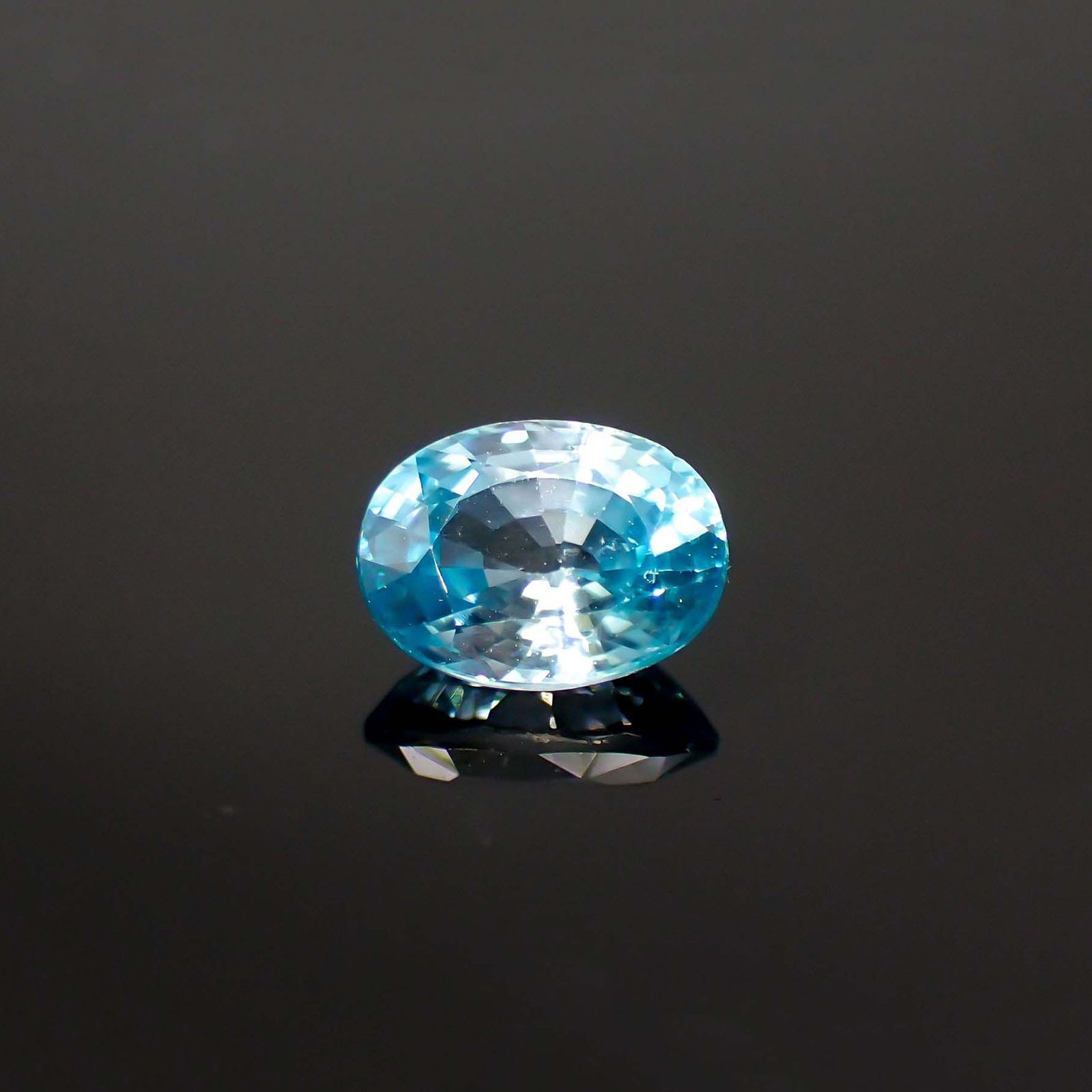 バイカラーブルージルコン カンボジア産 2.08ct [251018642]8.1x6.1mm前後