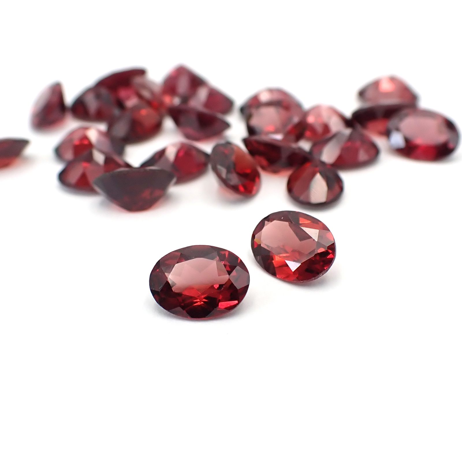 ◇ランダムセレクト◇パイロープアルマンディンガーネット モザンビーク産 約1.30ct / 8x6mm前後 [260532213]