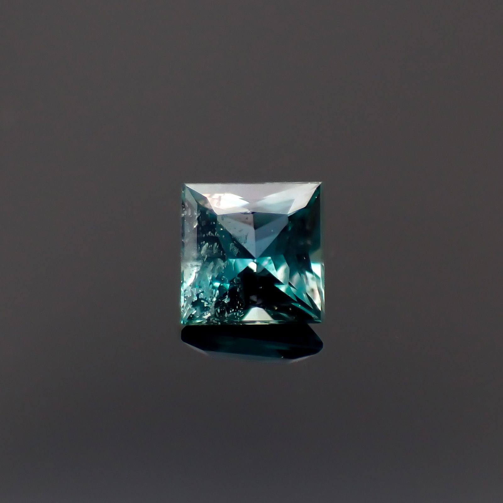 ◇プリンセスカット◇アレキサンドライト ブラジル産 0.097ct[230522058]2.5x2.5mm前後
