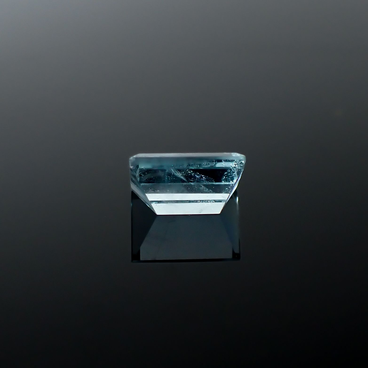 ◇ミラーカット◇アクアマリン モザンビーク産 0.85ct[240226099]7x4.7mm前後