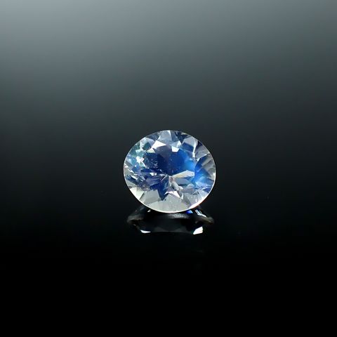 レインボームーンストーン(宝石名ラブラドライト)タンザニア産 1.02ct 識別済[250730915]7.3x6.6mm前後