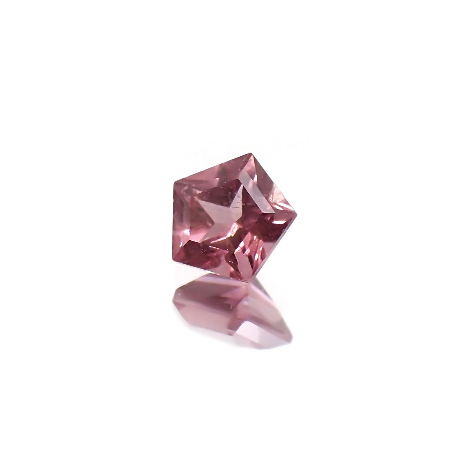 ◇ペンタゴンカット◇マラヤガーネット(宝石名ガーネット) タンザニア産 識別済 0.32ct / 4.1x4.3mm前後 [210210089]