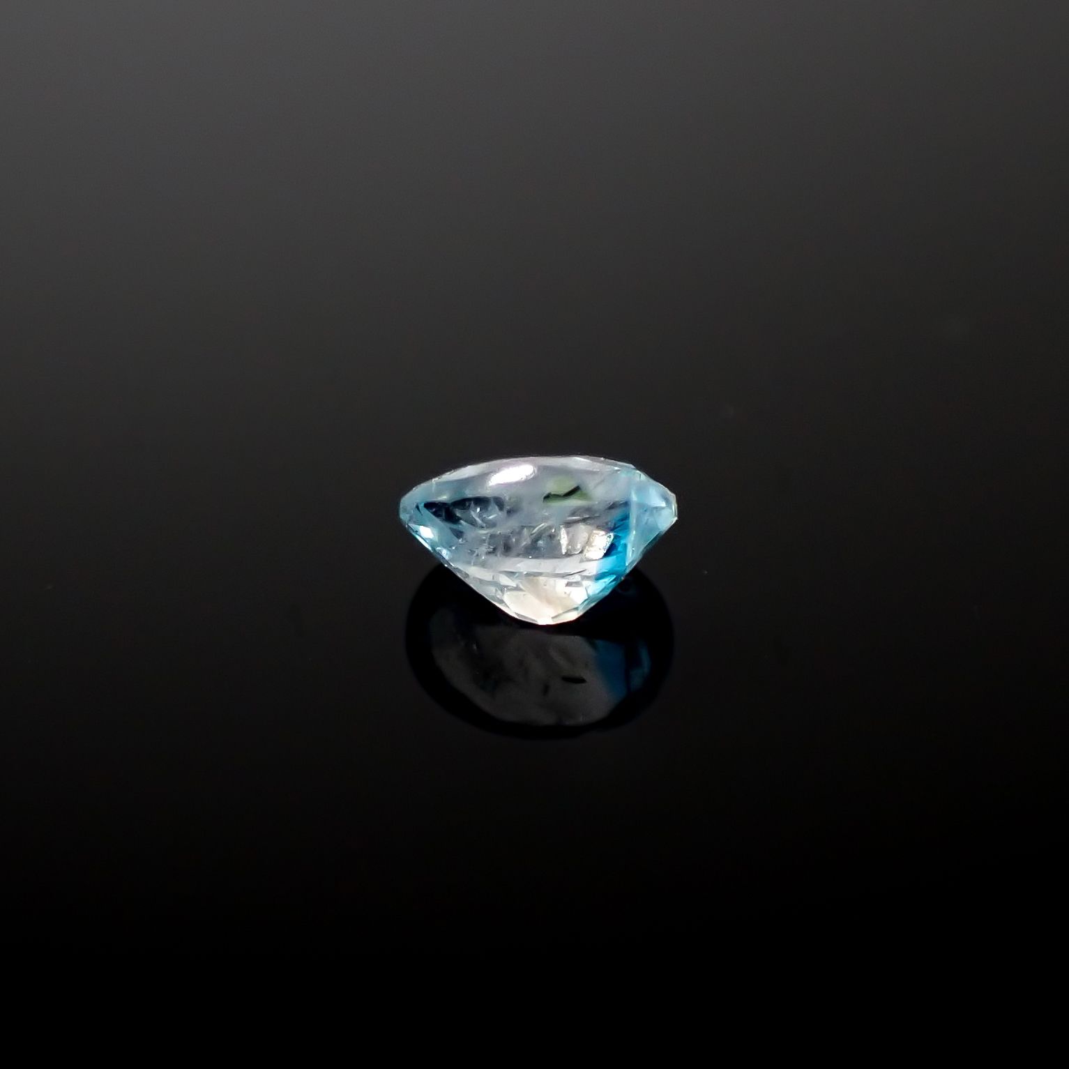 ユークレース(宝石名ユークレース)ジンバブエ産 0.14ct 識別済[241029231]3.8x2.9mm前後