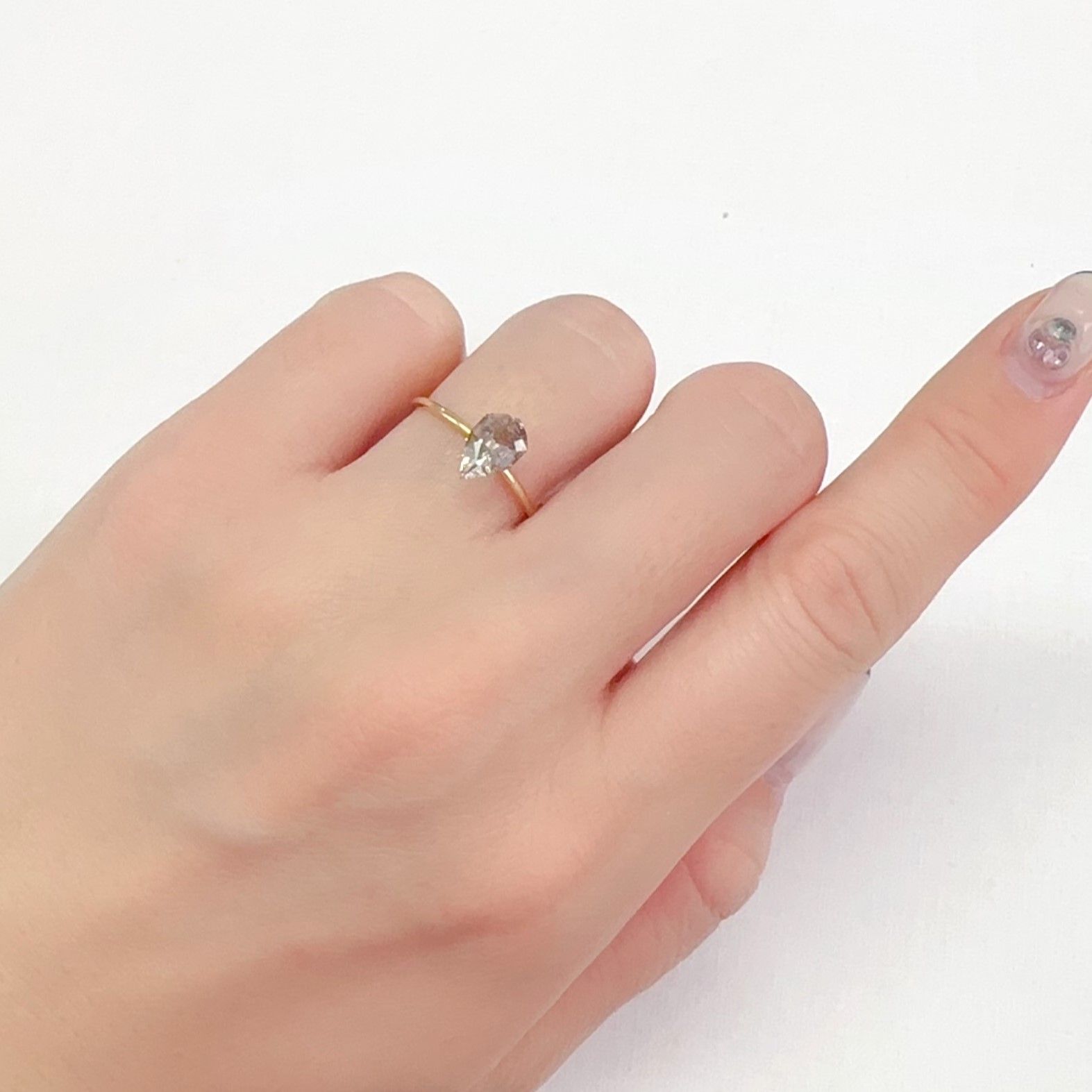◇カスタムカット◇ティンカーベルクォーツ ブラジル産 0.86ct[240125452]8.6x5.5mm前後