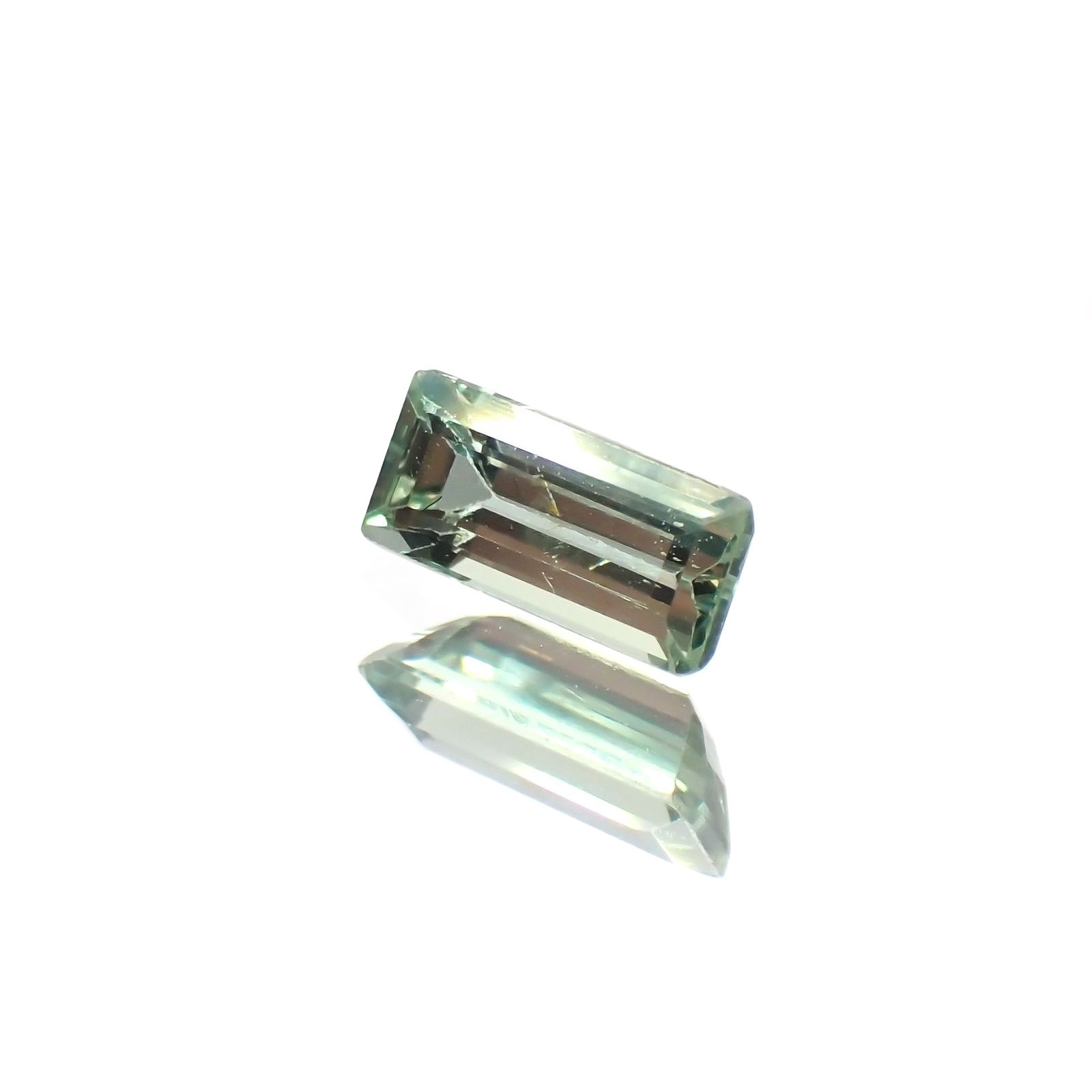 グリーンクリソベリル(宝石名クリソベリル)スリランカ/マダガスカル産 識別済 0.30ct / 5.3x2.5mm前後 [220114474]