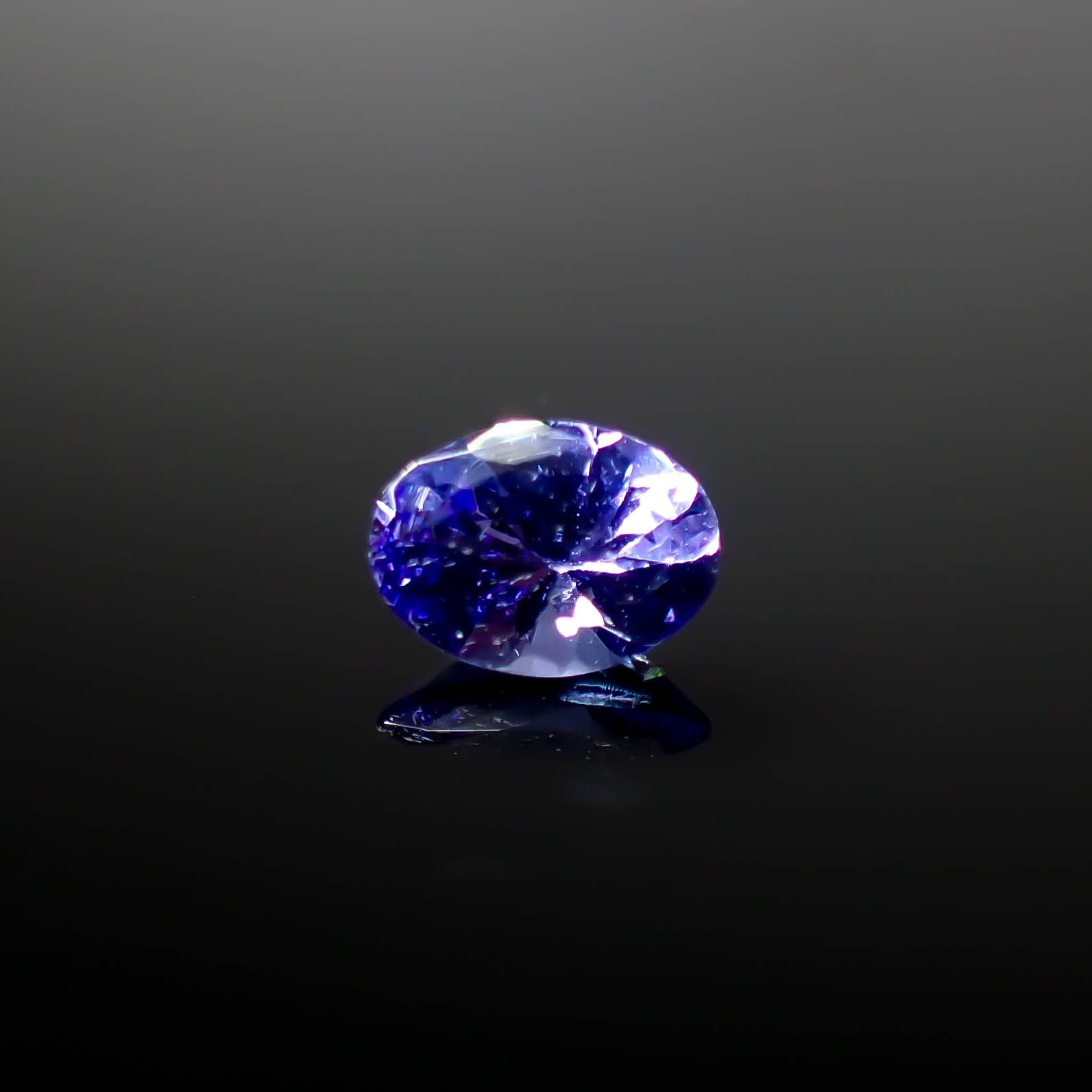 タンザナイト(宝石名タンザナイト)タンザニア産 0.69ct 識別済[240627891]6.7x4.9mm前後