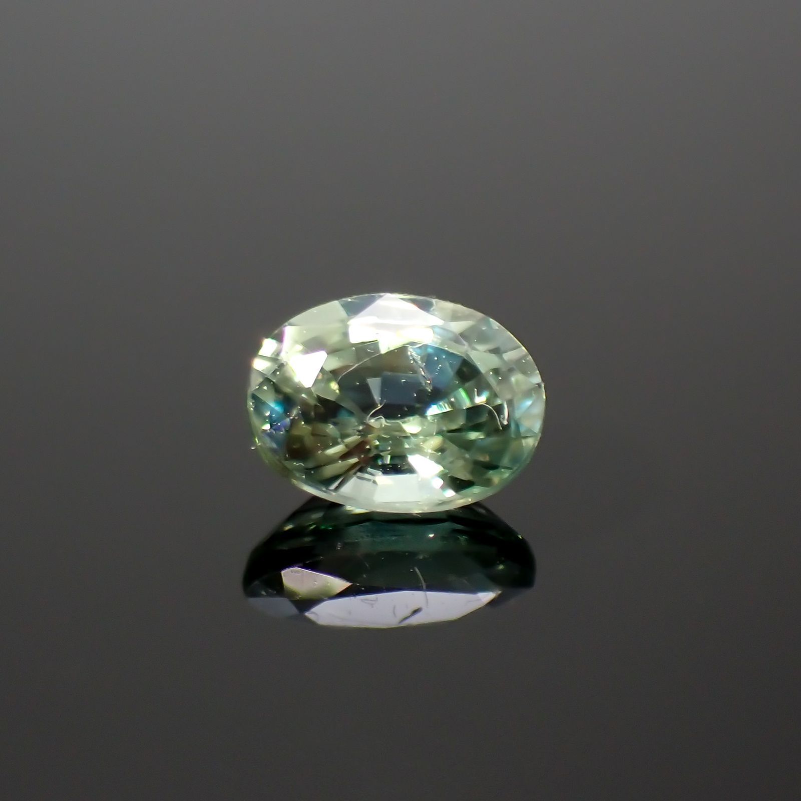 グリーンクリソベリル(宝石名クリソベリル)スリランカ/マダガスカル産 0.29ct 識別済[220114472]4.3x3.4mm前後