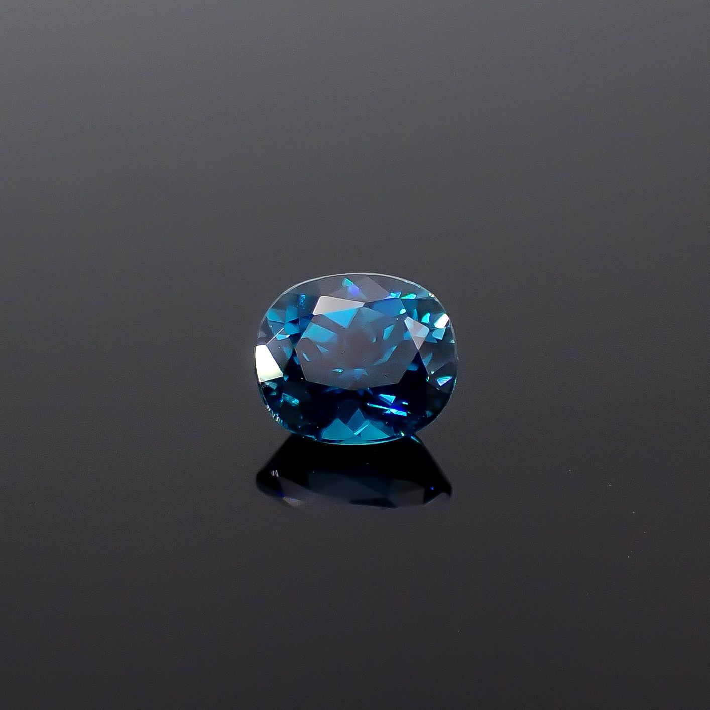 ラタナキリブルージルコン カンボジア産 1.58ct / 6.7x5.8mm前後 [251231476]