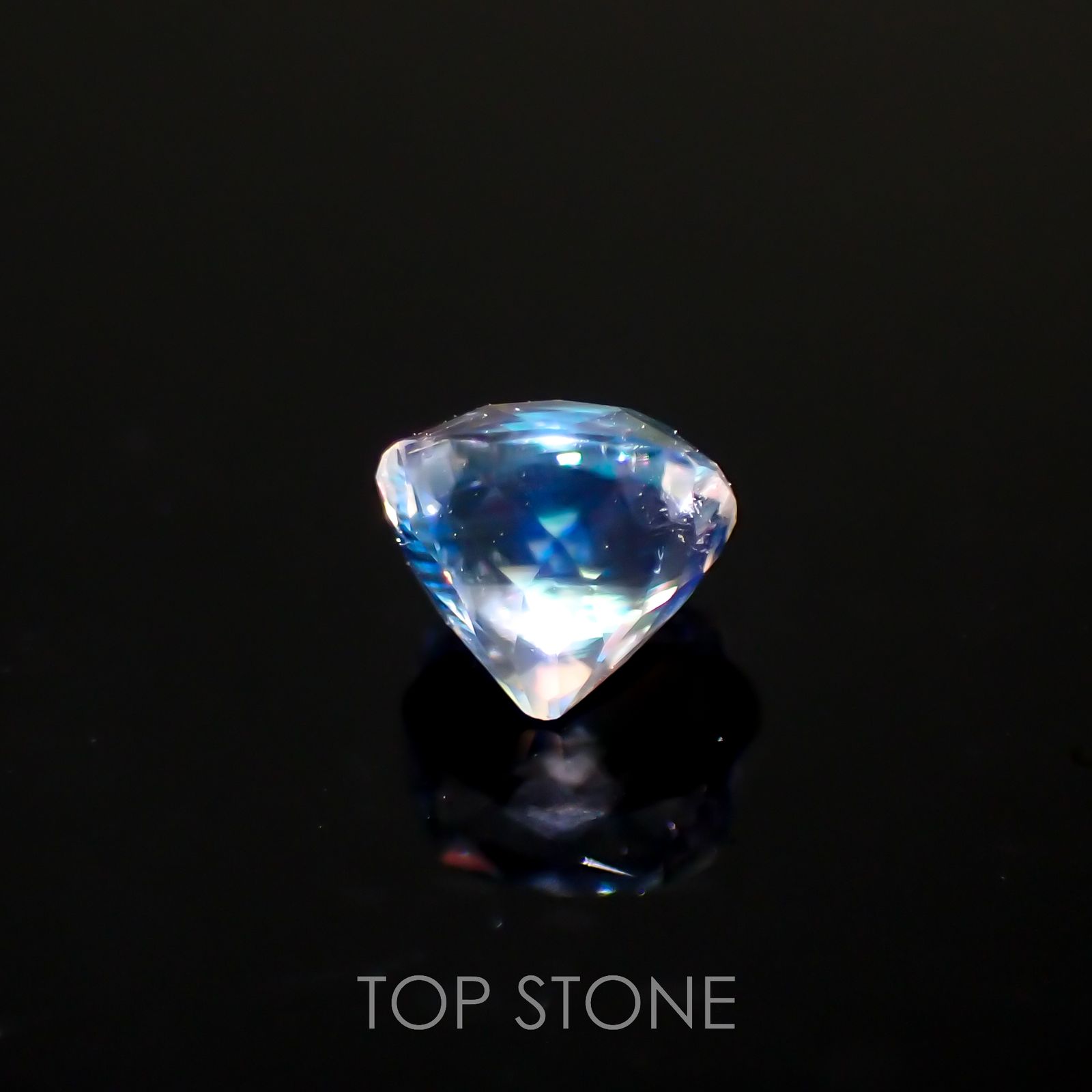 レインボームーンストーン(宝石名ラブラドライト)マダガスカル産 0.52ct 識別済[221018295]4.9x4.4mm前後