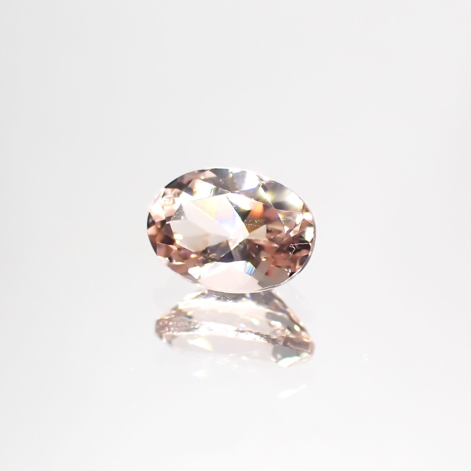 モルガナイト(宝石名モルガナイト)ナイジェリア産 0.80ct 識別済[220114002]7.1x5.3mm前後