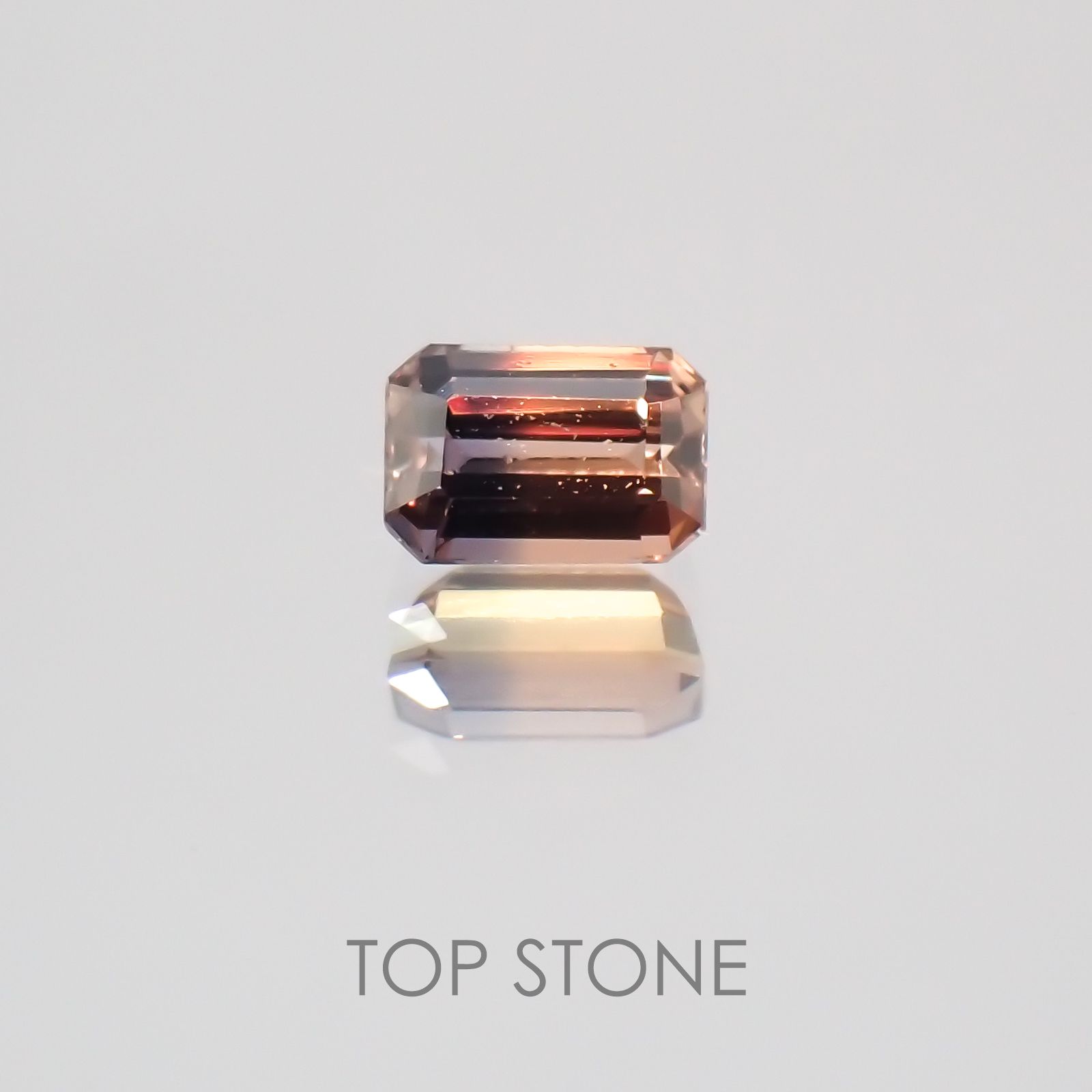 バイカラーサファイア(宝石名バイカラー・サファイア) タンザニア産 0.23ct 識別済[21029740]3.8×2.7mm前後