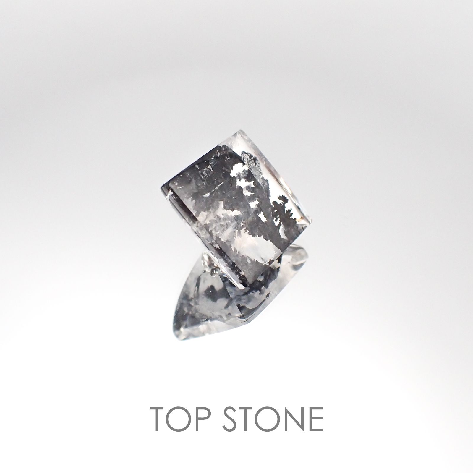 デンドリチッククォーツ ブラジル産 ルース 8.18ct[20084942]12.1×12.1mm前後