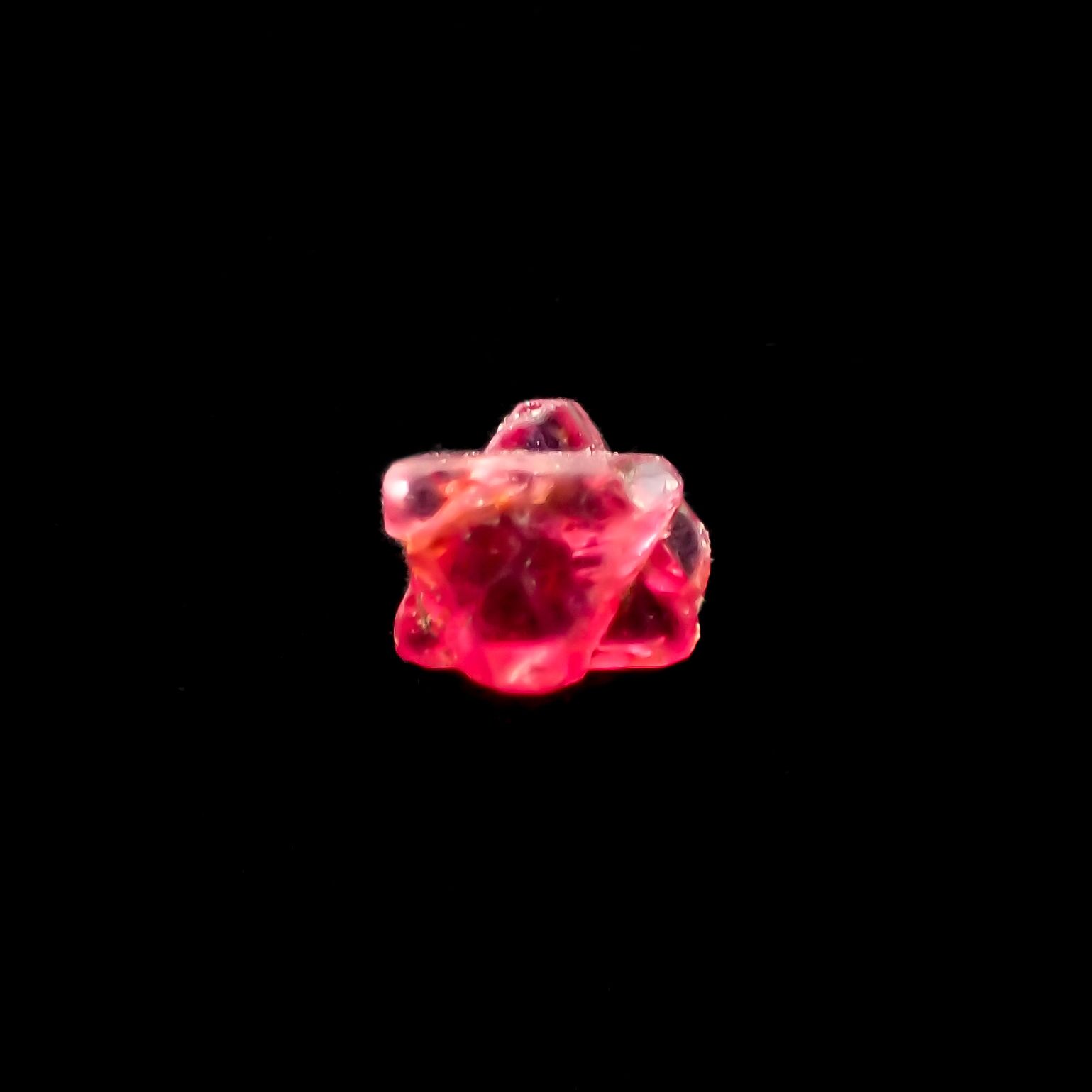 ツインクリスタルスピネル(スピネル式双晶）原石 ビルマ産 0.070ct[231124058]2.6x2.4mm前後